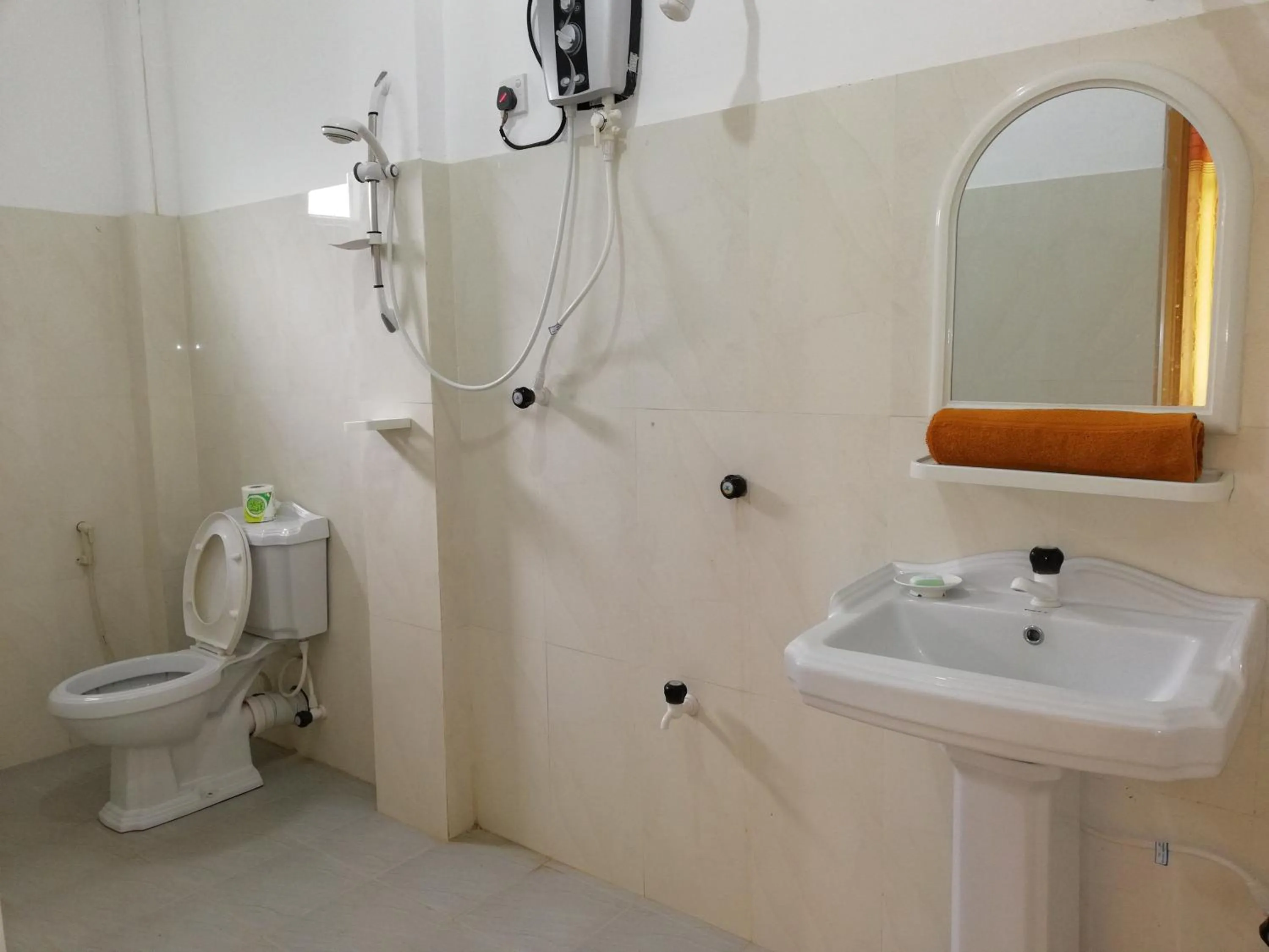 Bathroom in Sigiri Choona Lodge 'unique sunrise viewpoint'