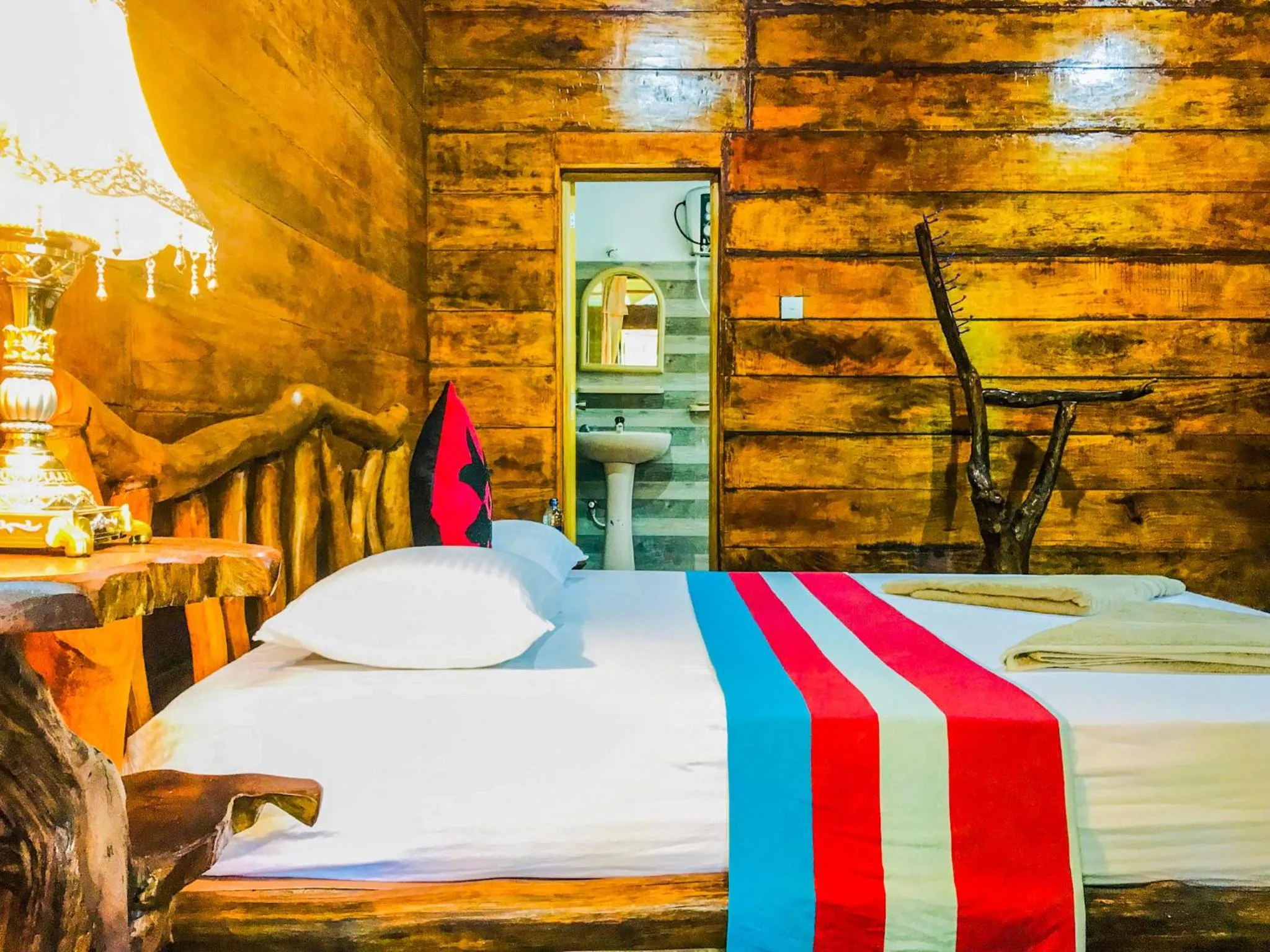 Bed in Sigiri Choona Lodge 'unique sunrise viewpoint'