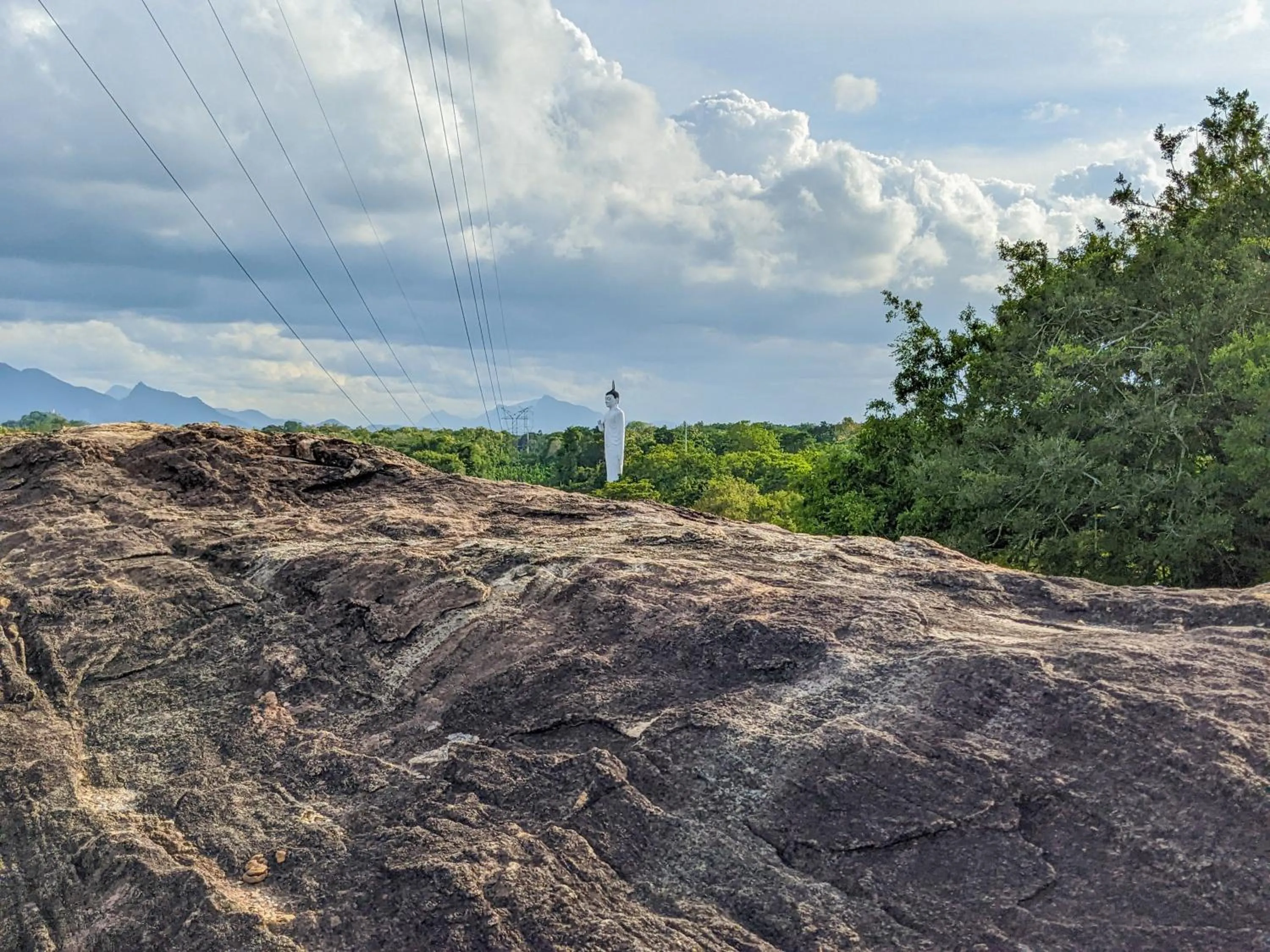 Natural landscape in Sigiri Choona Lodge 'unique sunrise viewpoint'