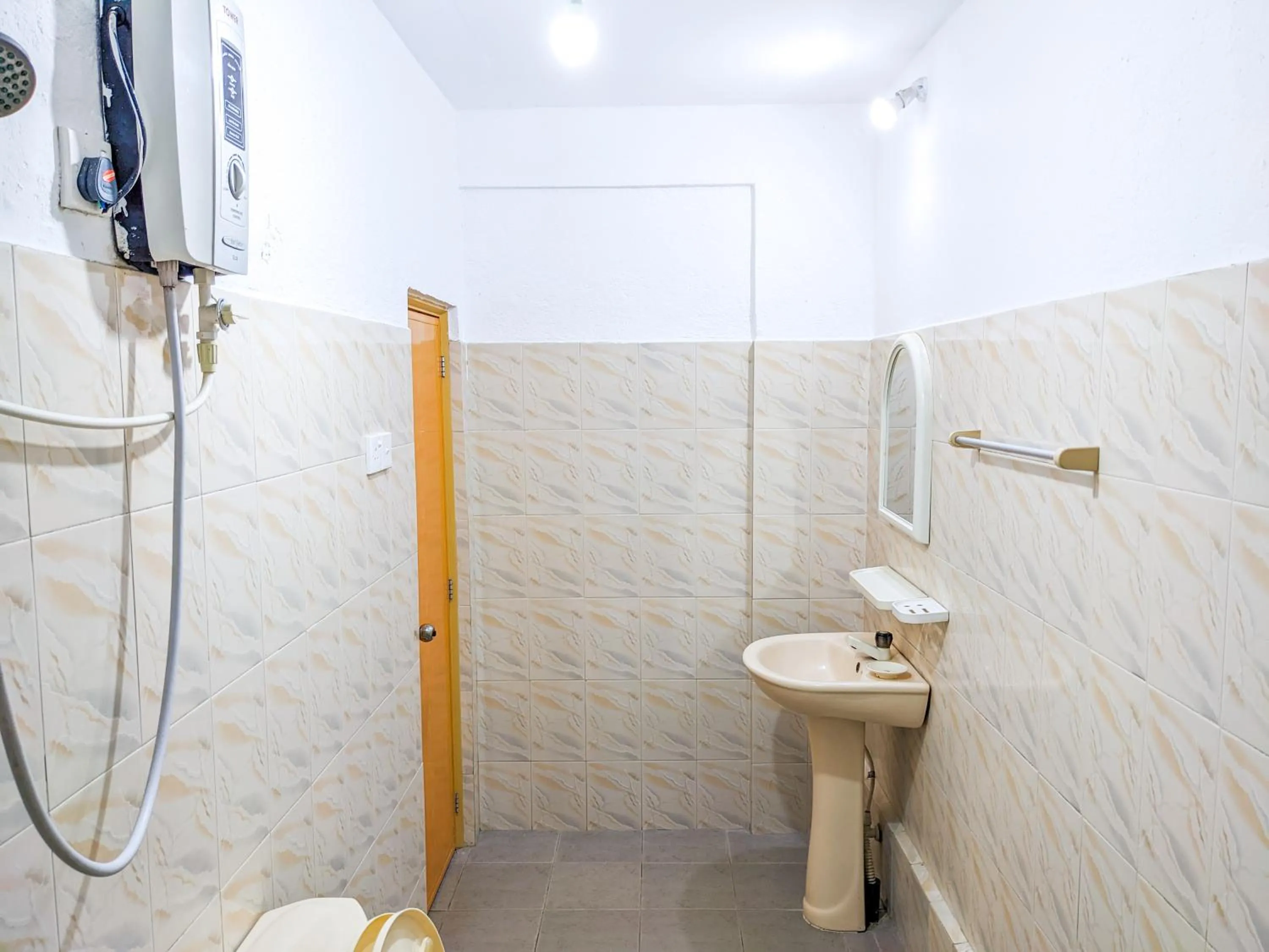 Bathroom in Sigiri Choona Lodge 'unique sunrise viewpoint'