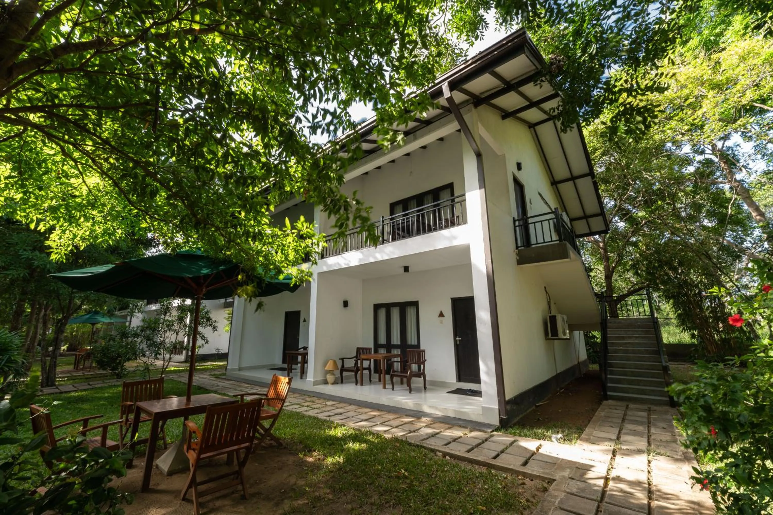 Garden view in Oak Ray Elephant Lake