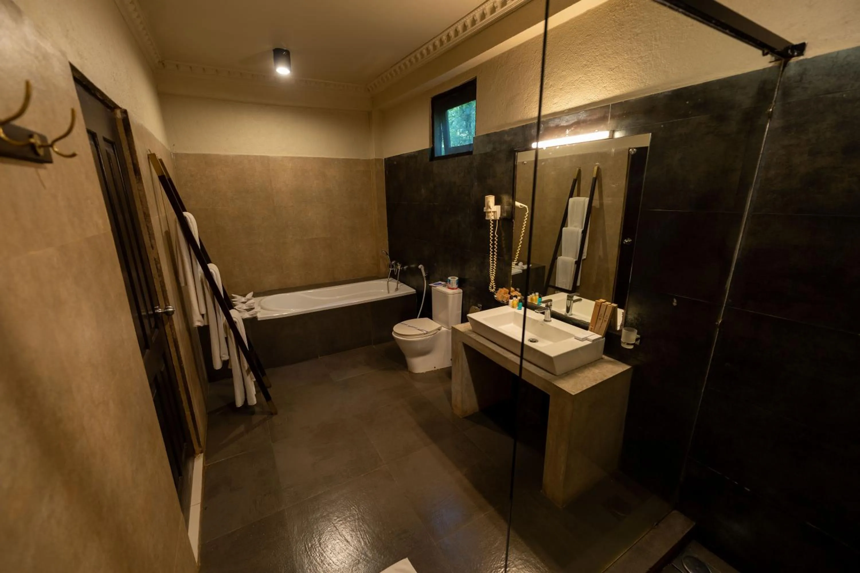 Shower in Oak Ray Elephant Lake