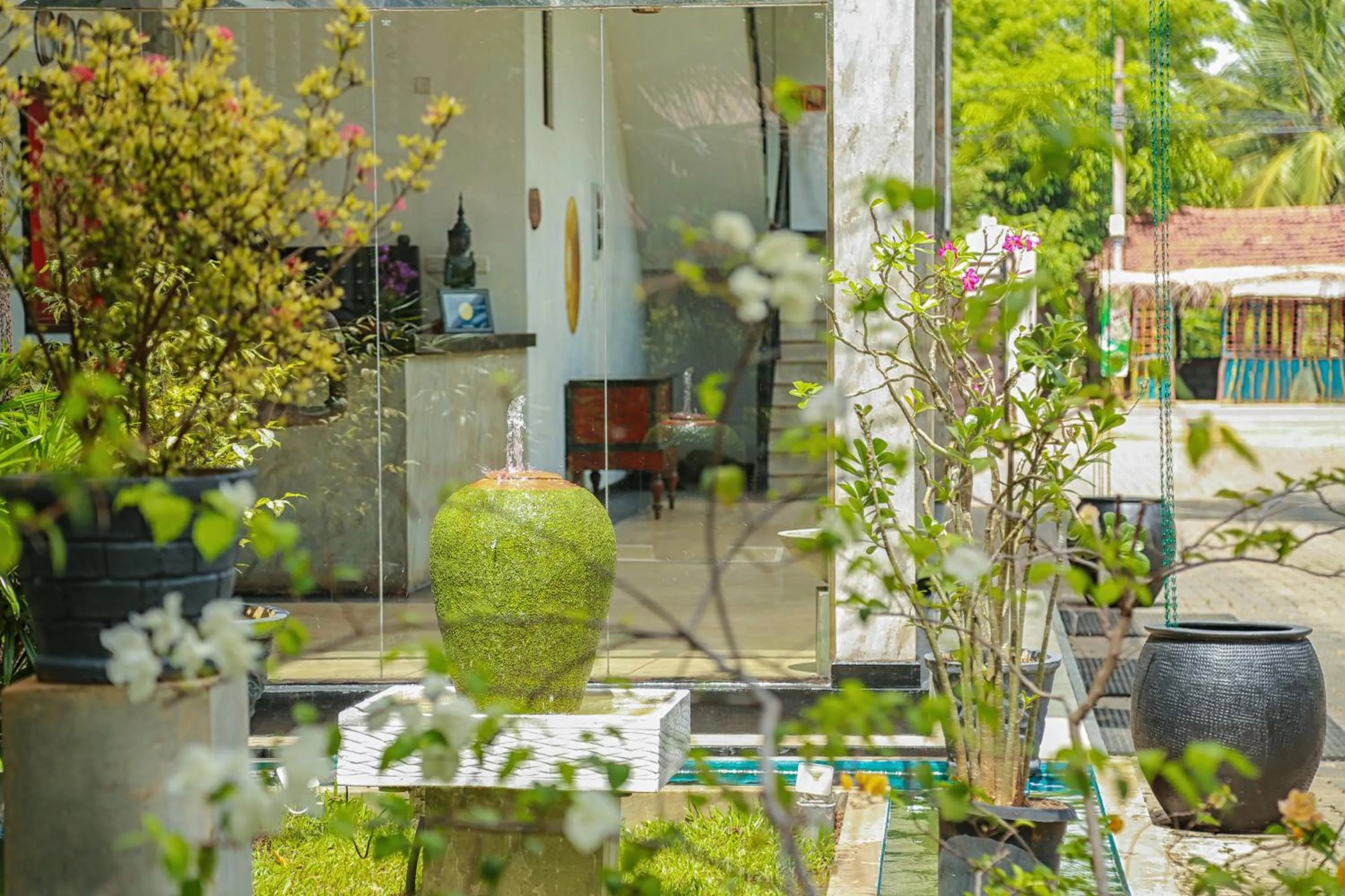 Decorative detail in Oak Ray Elephant Lake