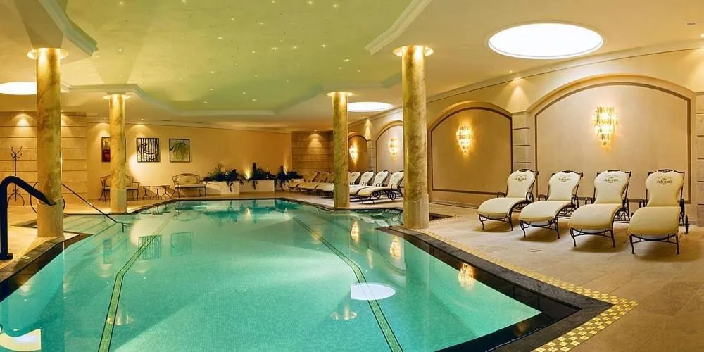 Swimming pool in Hotel Garni Dolomieu