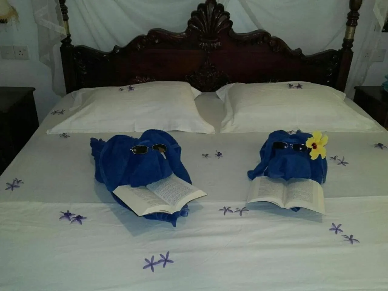 Bed in Bougain Villa