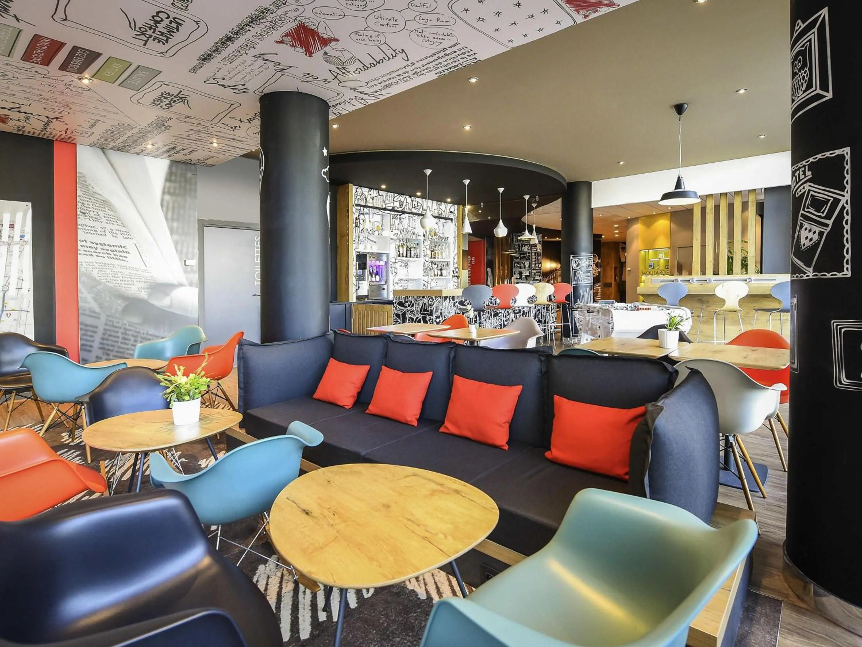 Lounge or bar in Hotel ibis Dijon Centre Clemenceau