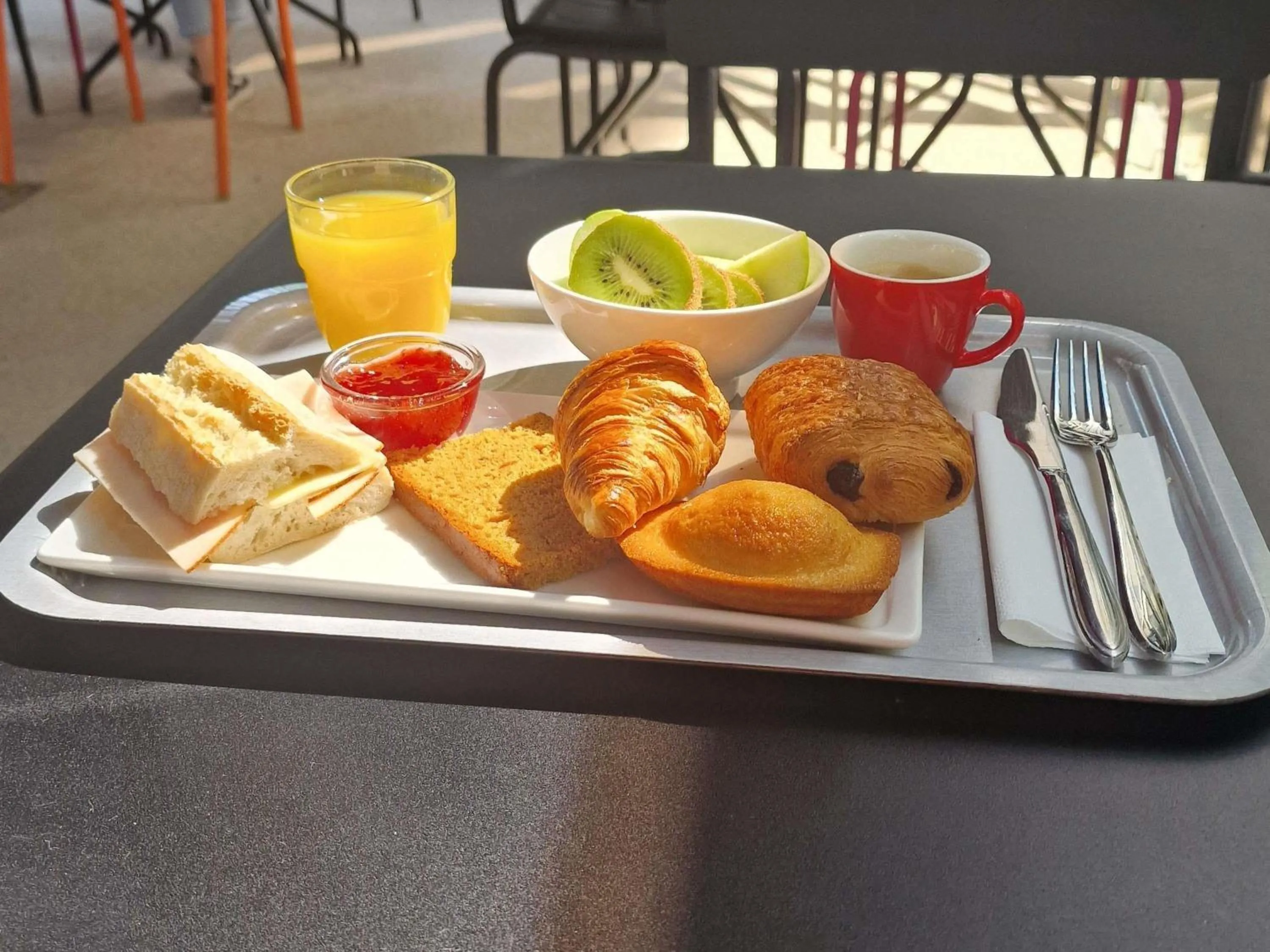 Breakfast in Hotel ibis Dijon Centre Clemenceau