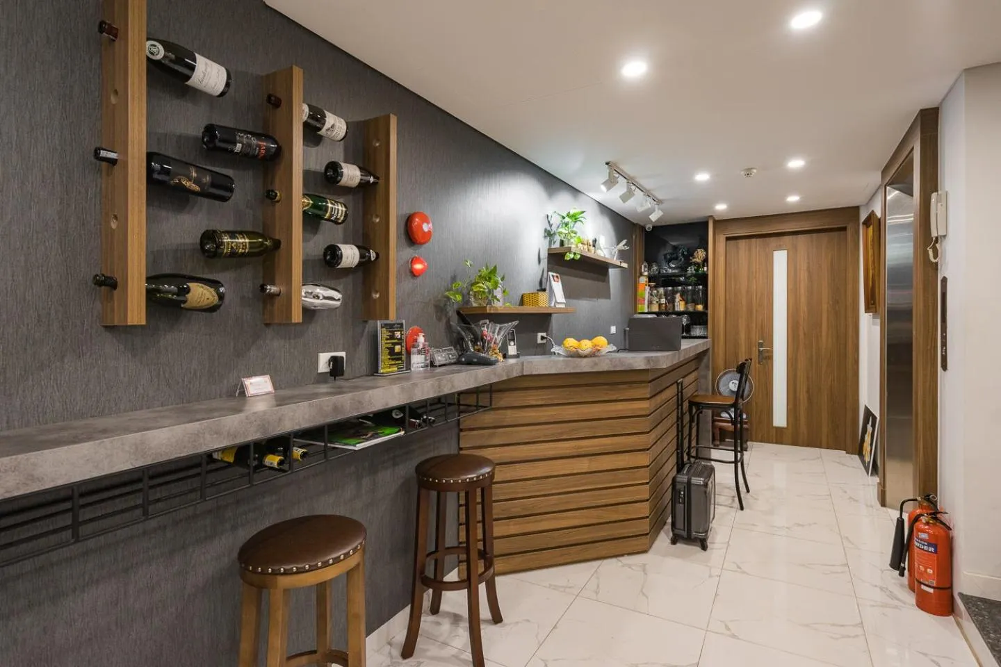 Narcissus Hotel & Apartment