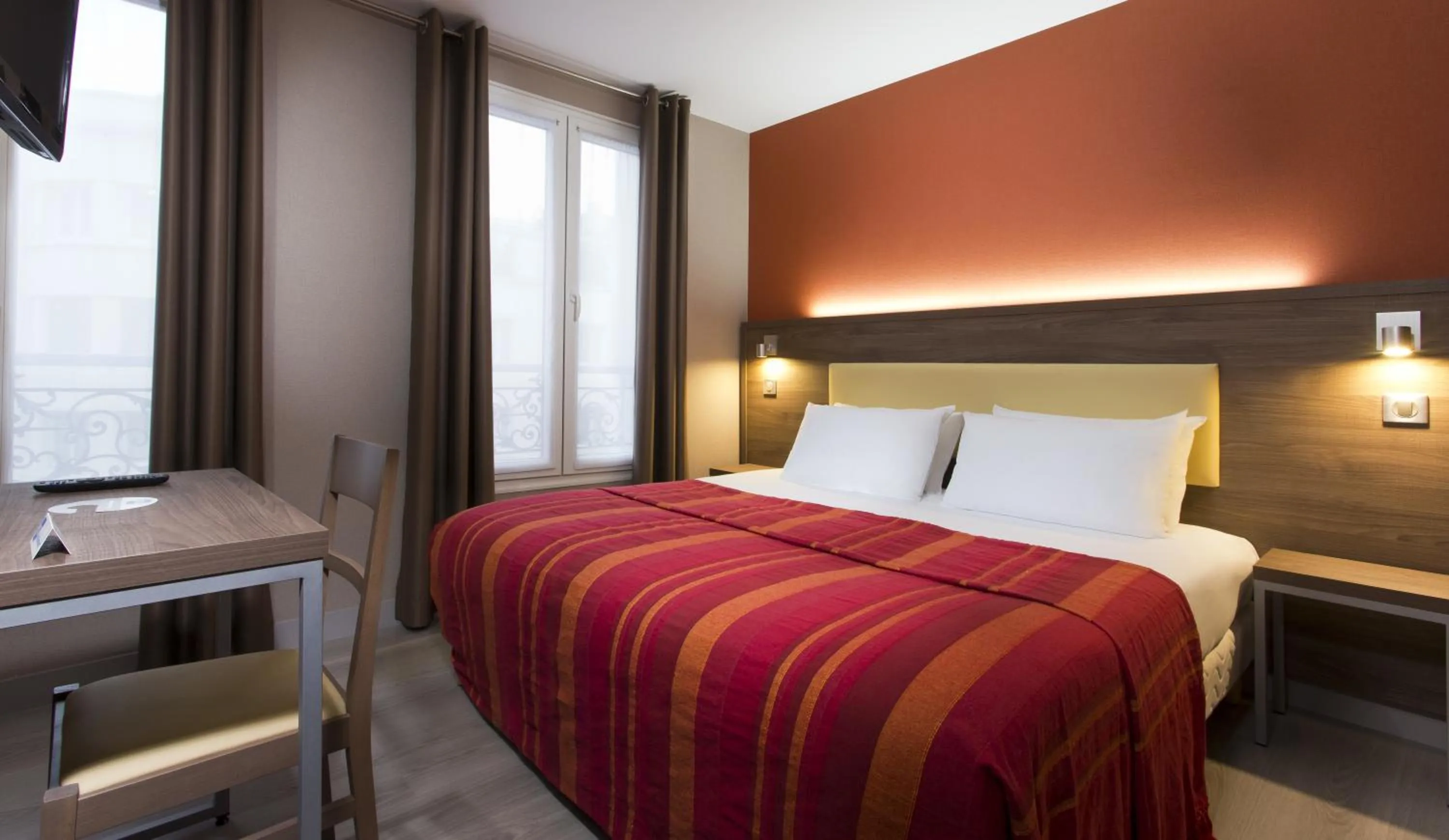 TV and multimedia, Bed in Hôtel des Pavillons