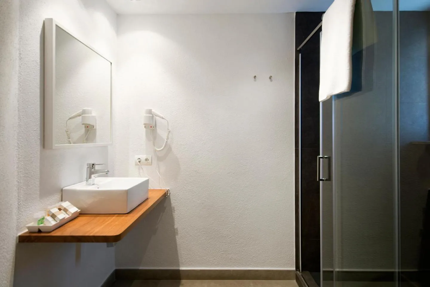 Photo of the whole room in Horta d'en Rahola - Adults Only