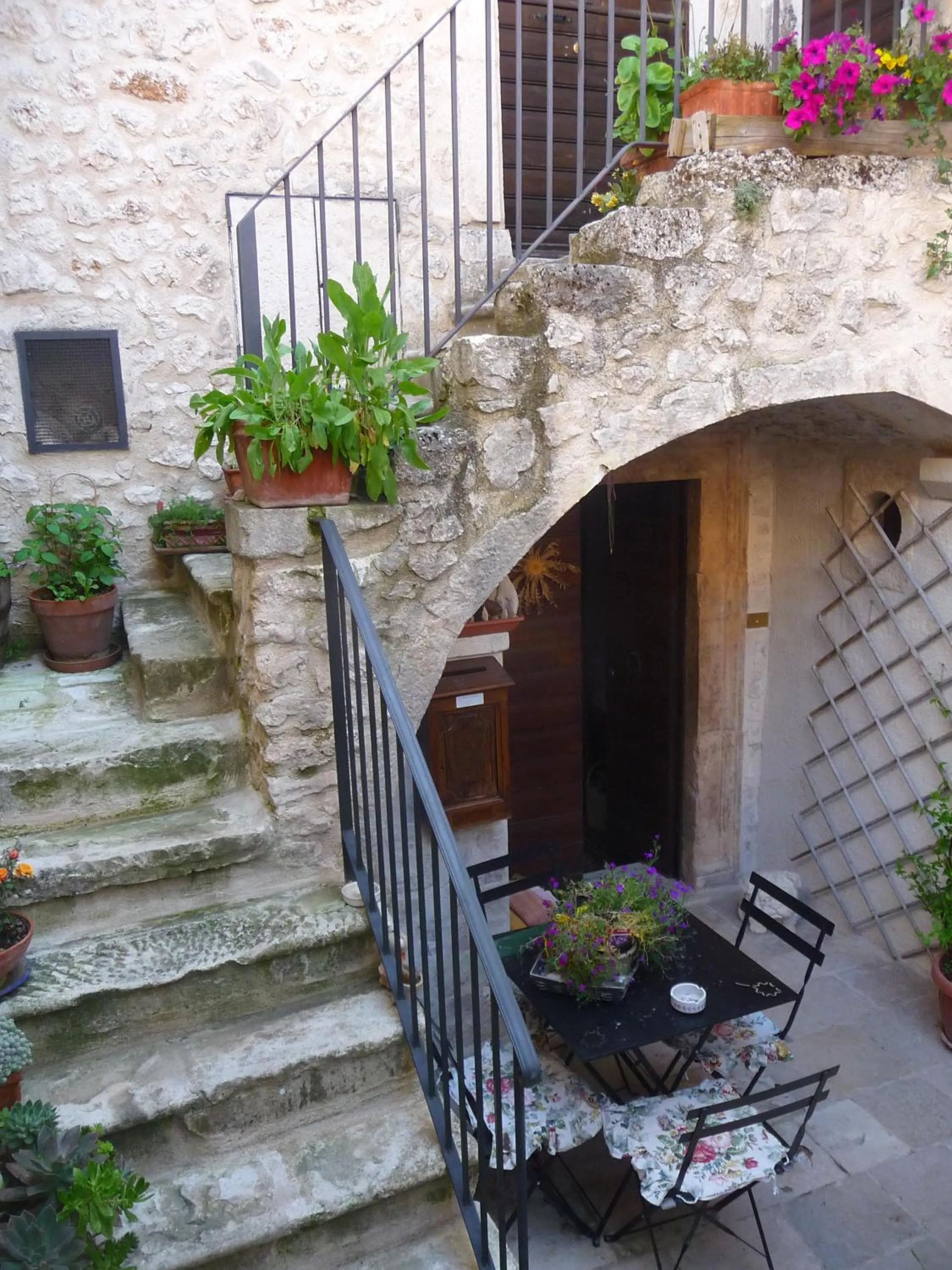 Facade/entrance in La Bifora e Le Lune Vico sotto gli archi 5