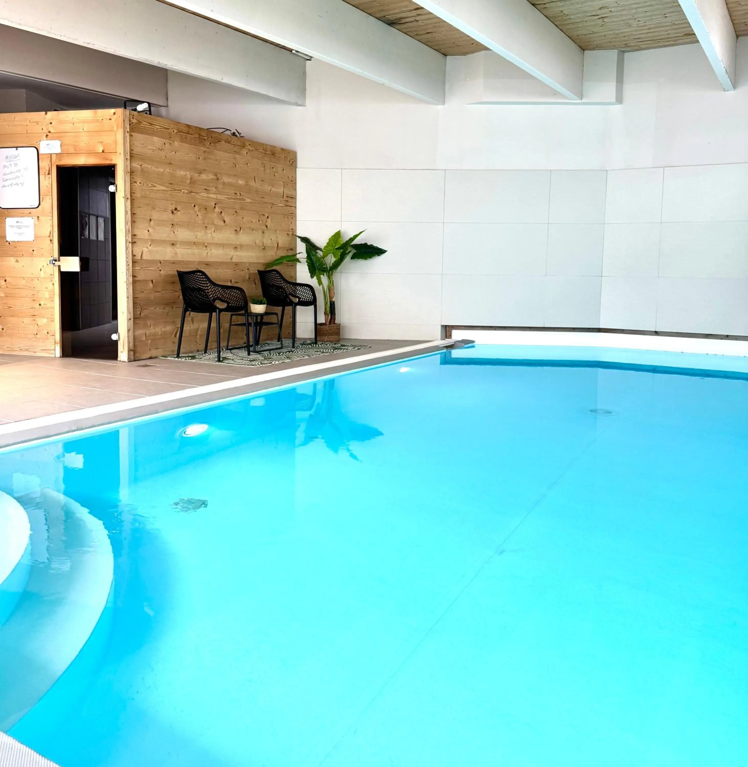 Swimming pool in Brit Hotel Bristol Montbéliard Centre