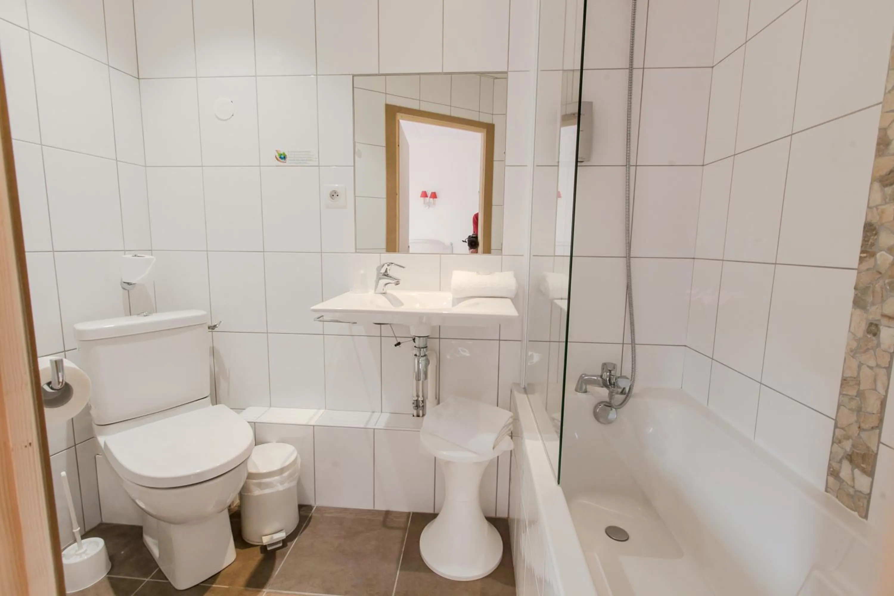 Bathroom in Brit Hotel Bristol Montbéliard Centre