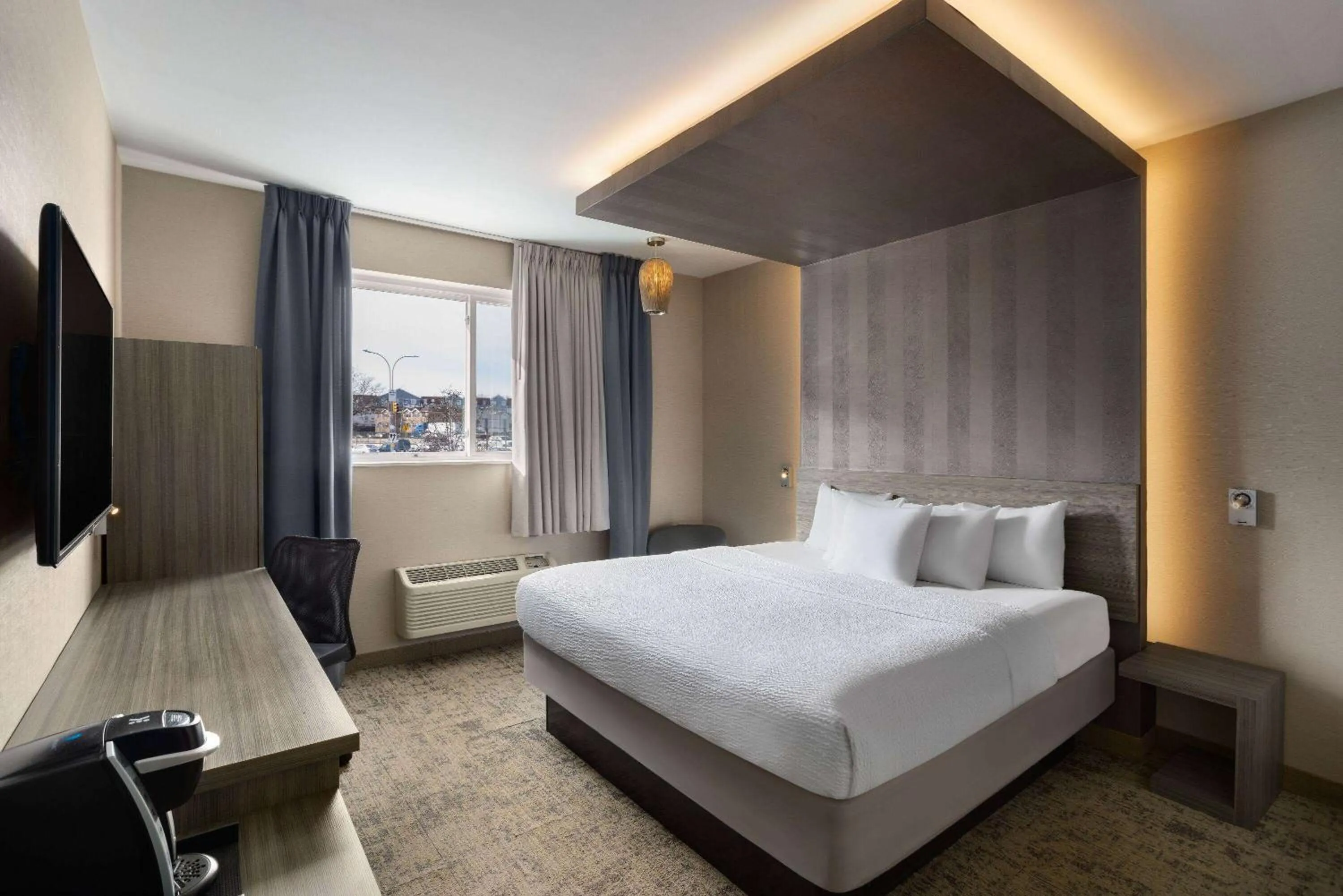 Bed in Ramada by Wyndham Bronx