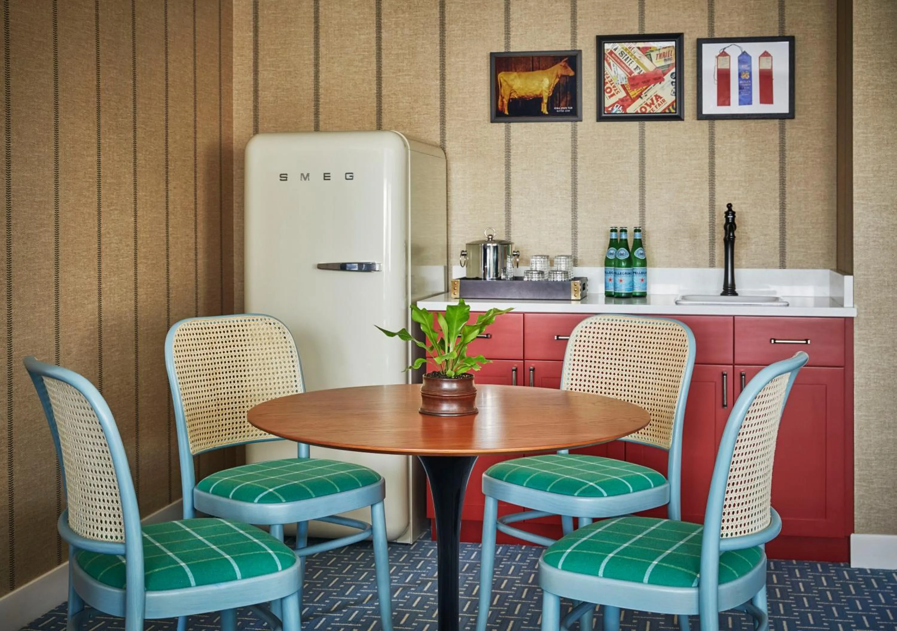 kitchen in Graduate by Hilton Iowa City