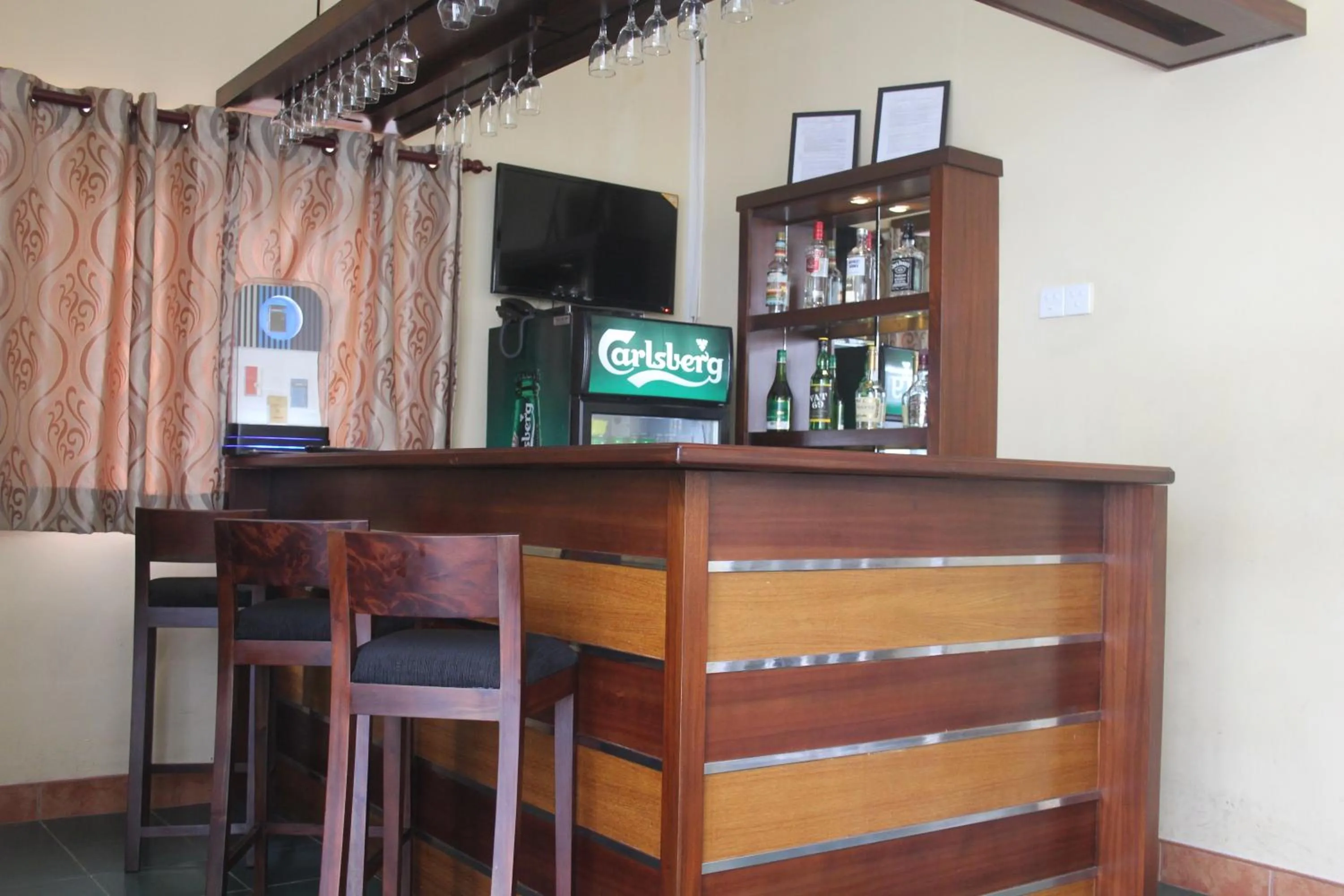 Lounge or bar in Grand 7 Hotel Thalawathugoda