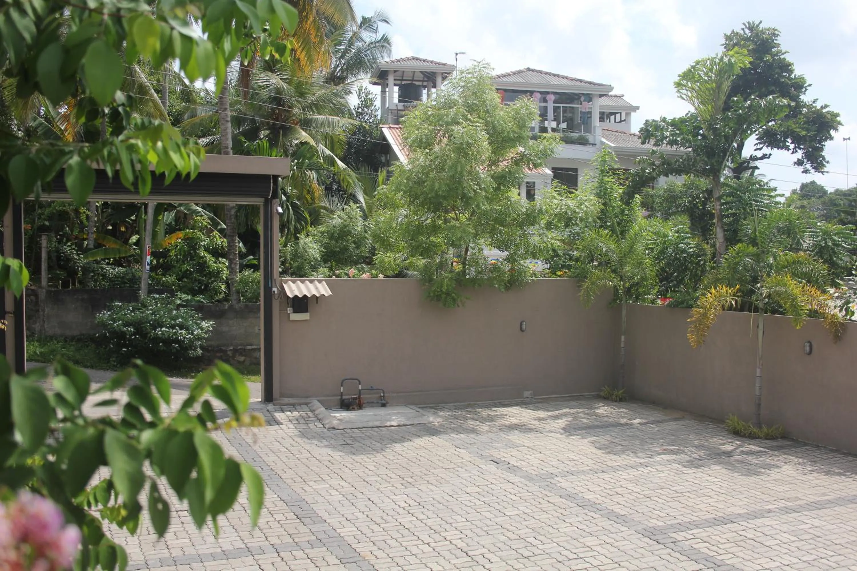 Day in Grand 7 Hotel Thalawathugoda