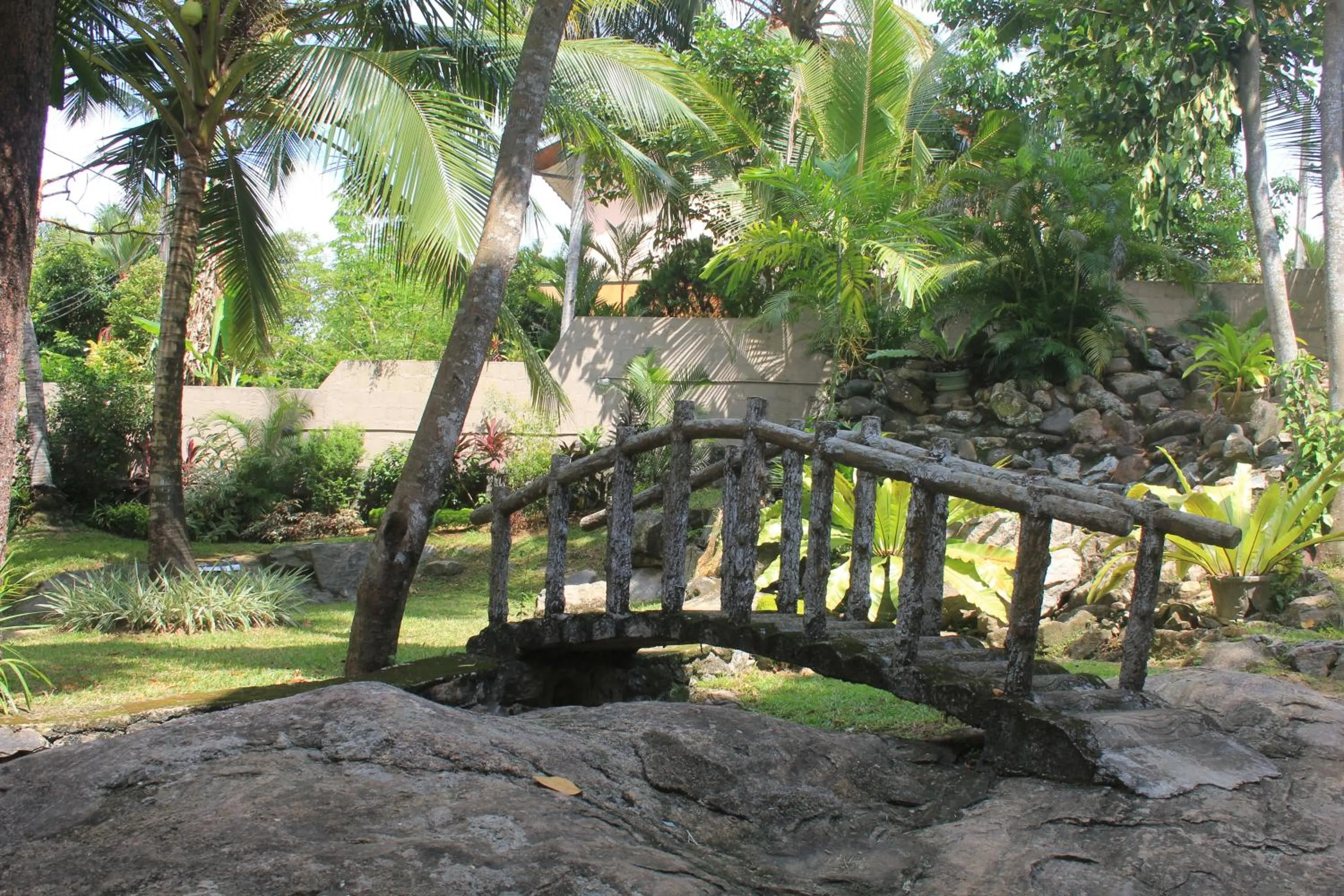 Day in Grand 7 Hotel Thalawathugoda