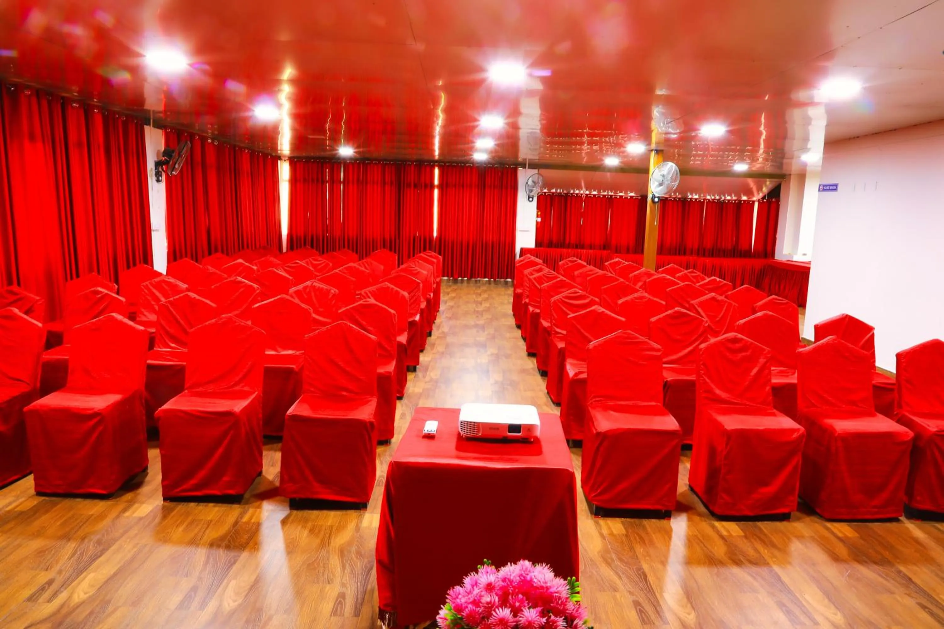 Banquet/Function facilities in SS Silver Oaks Resort