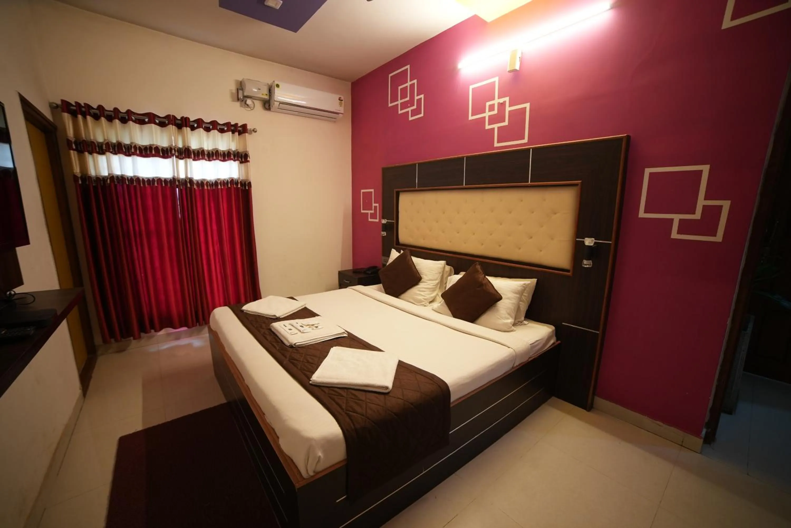 Bed in SS Silver Oaks Resort