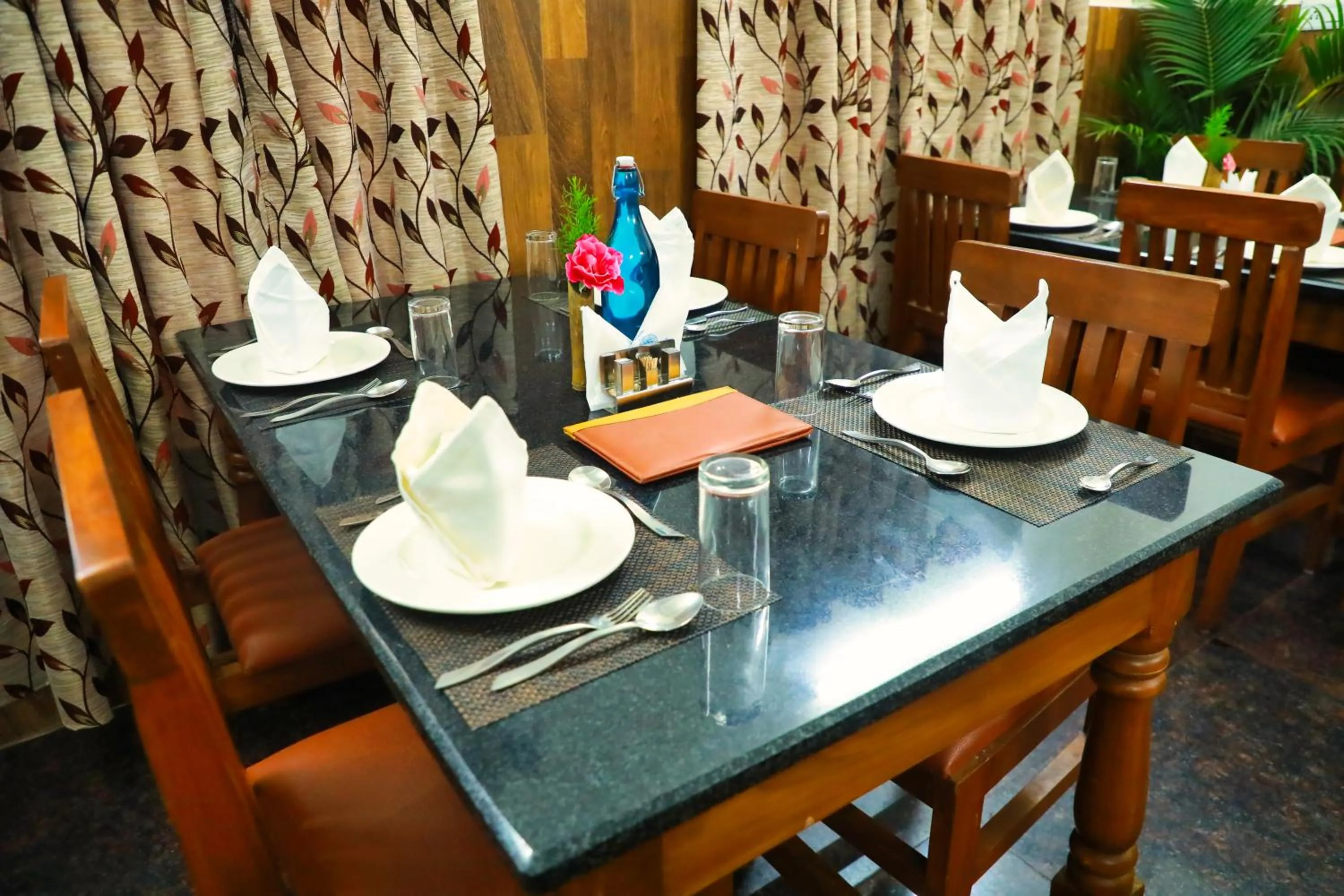 Restaurant/places to eat in SS Silver Oaks Resort