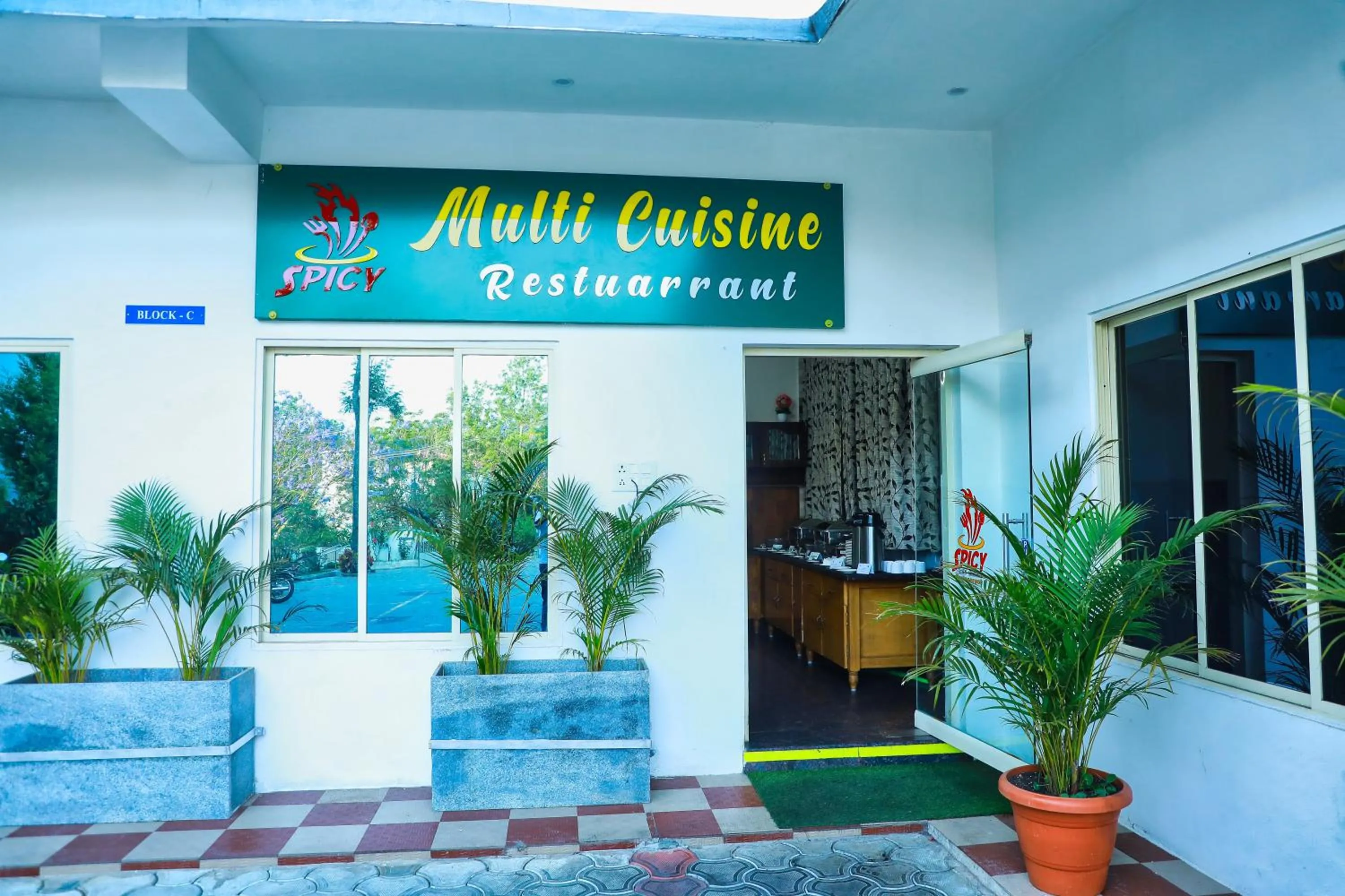 Restaurant/places to eat in SS Silver Oaks Resort