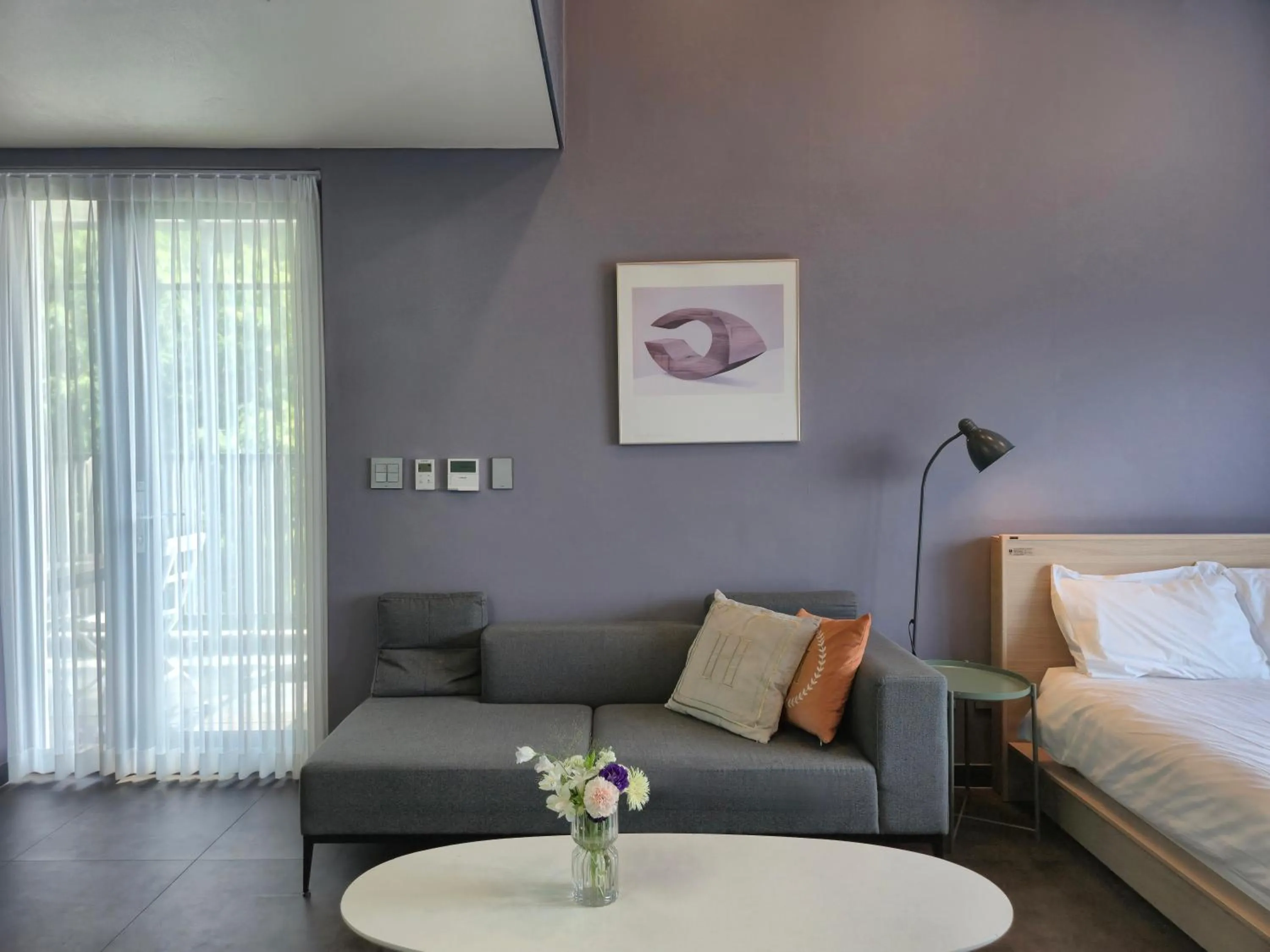 Living room, Bed in Interlaken Stay