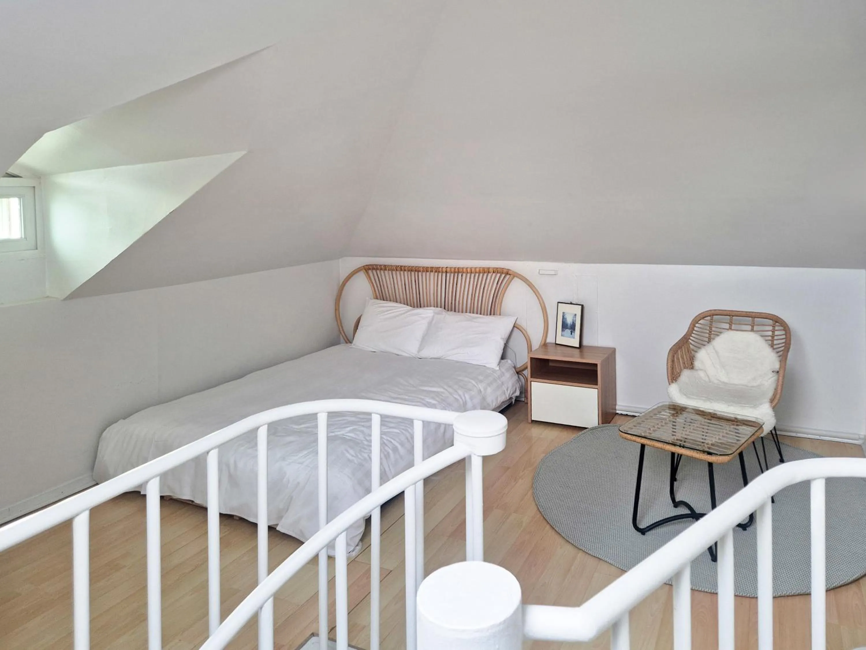 Communal lounge/ TV room, Bed in Interlaken Stay