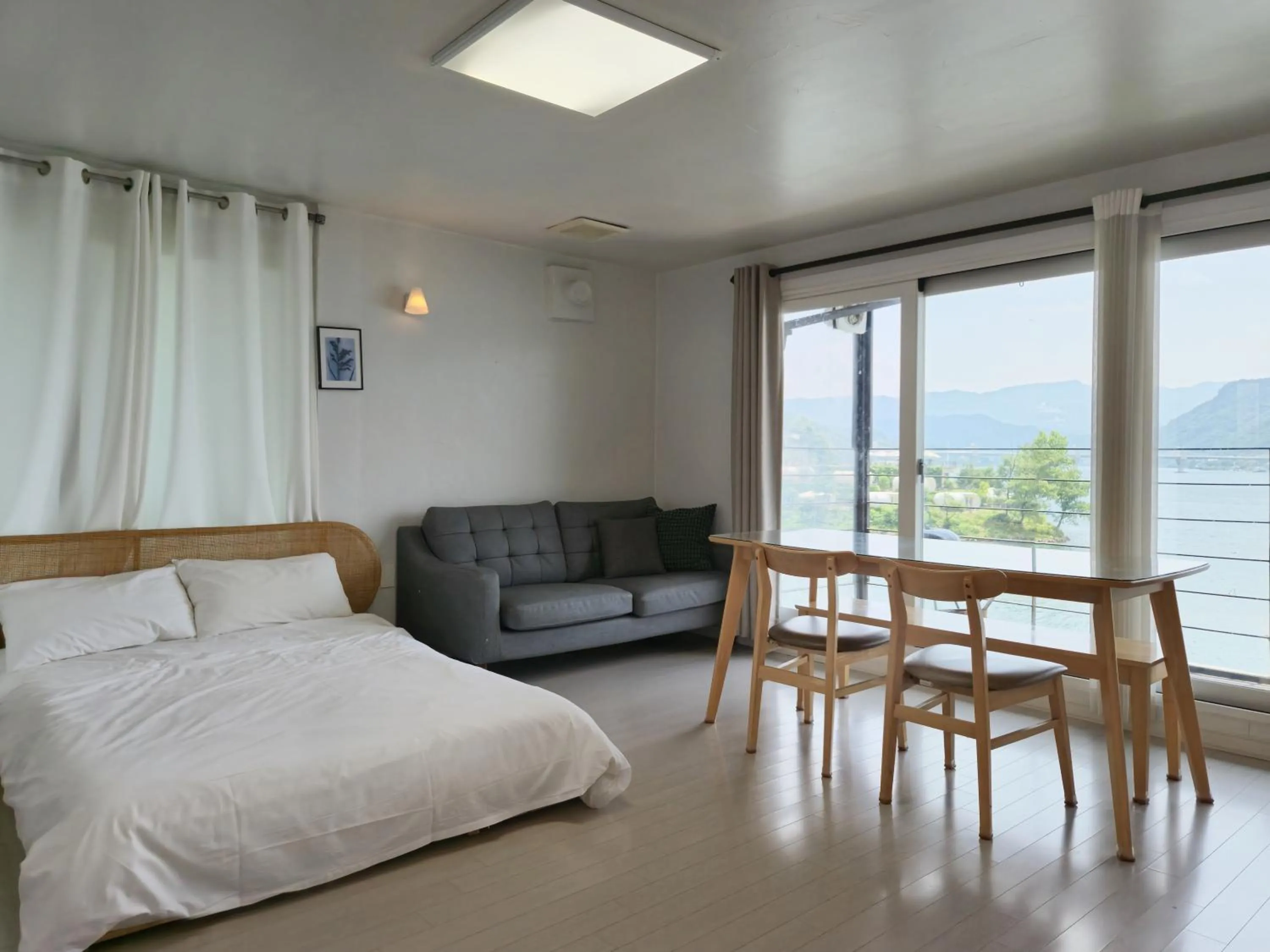 Photo of the whole room, Bed in Interlaken Stay