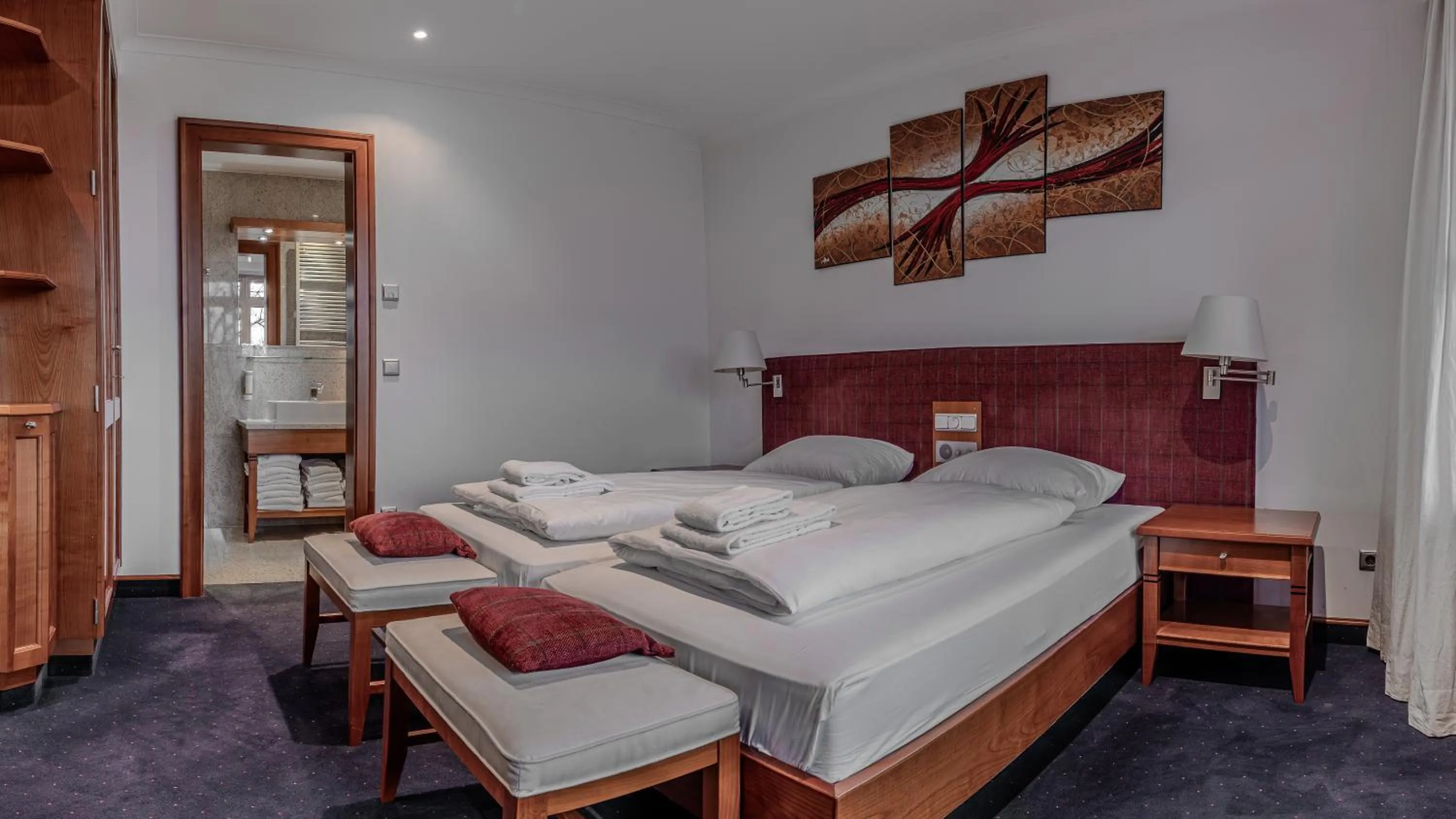 Bed in Sportschule Oberhaching