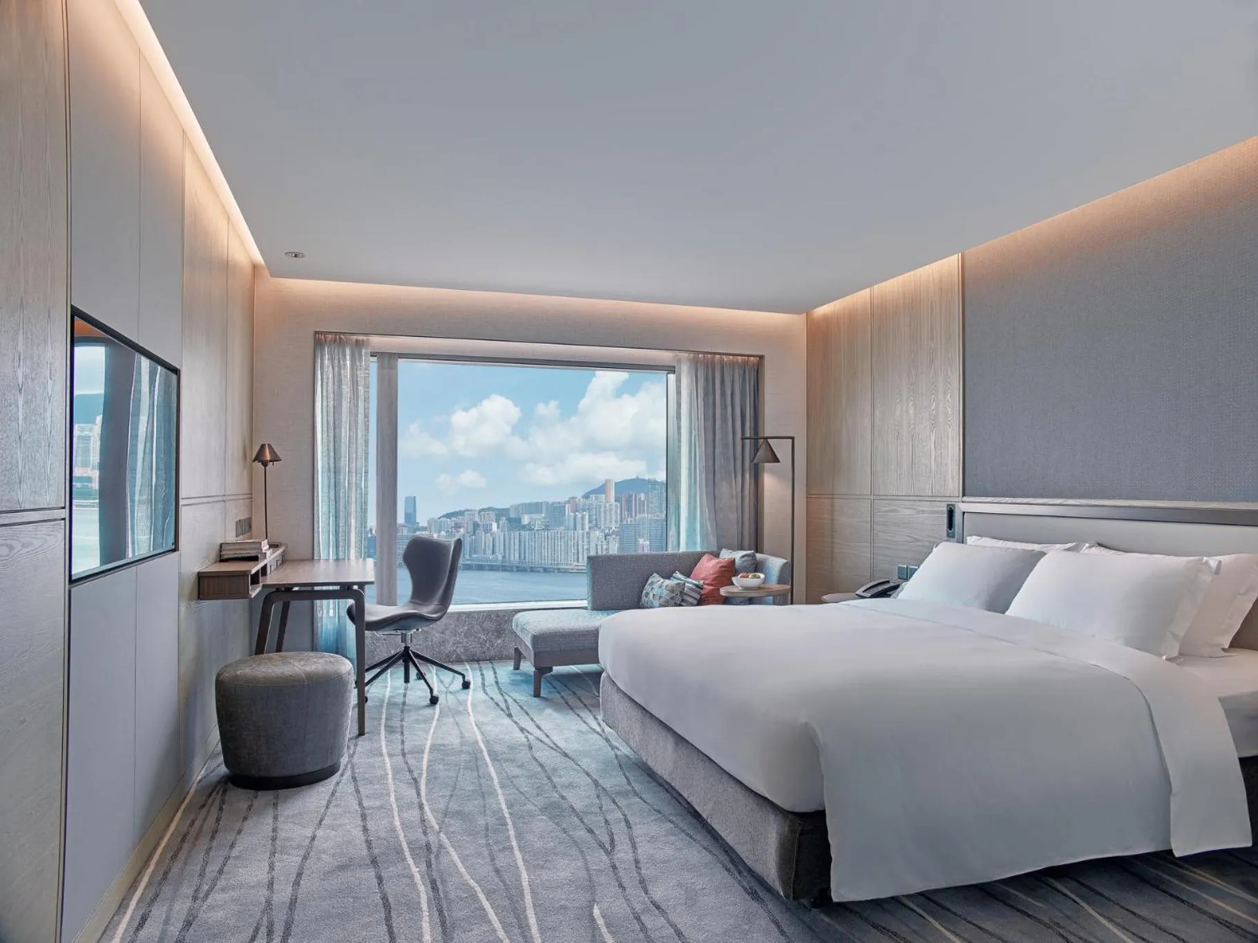 Bedroom, Bed in New World Millennium Hong Kong Hotel