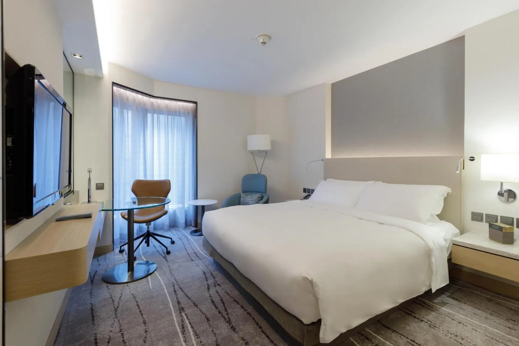 Bedroom, Bed in New World Millennium Hong Kong Hotel