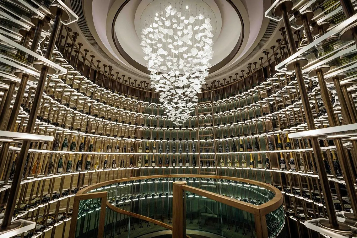 Lounge or bar in New World Millennium Hong Kong Hotel