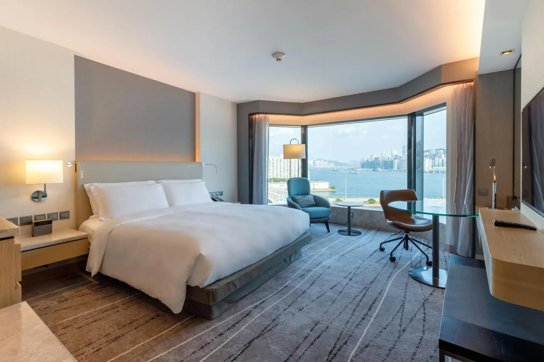 Bedroom, Bed in New World Millennium Hong Kong Hotel