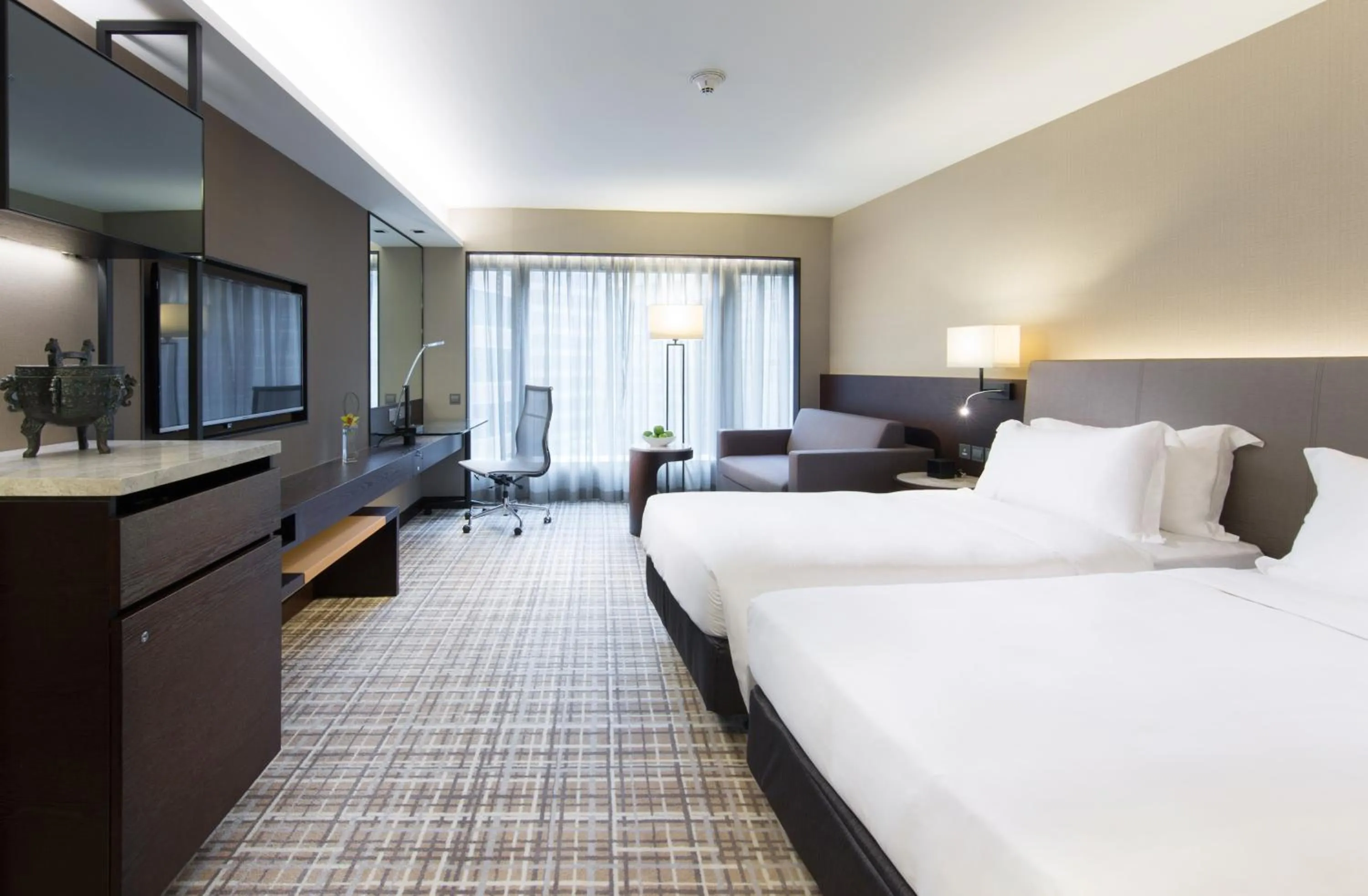 Photo of the whole room, Bed in New World Millennium Hong Kong Hotel