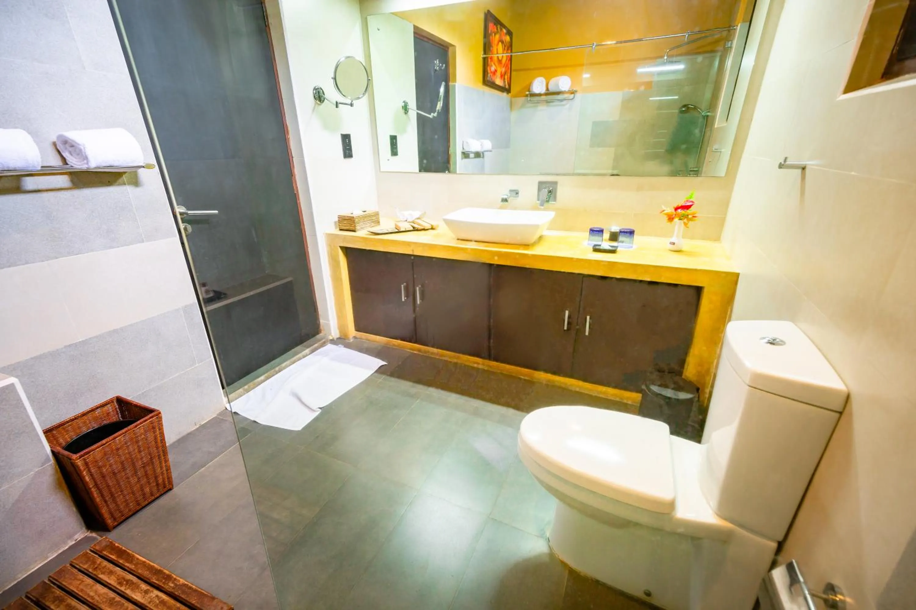 Shower in Arika Villa - Special Deals on F&B and Spa Treatments