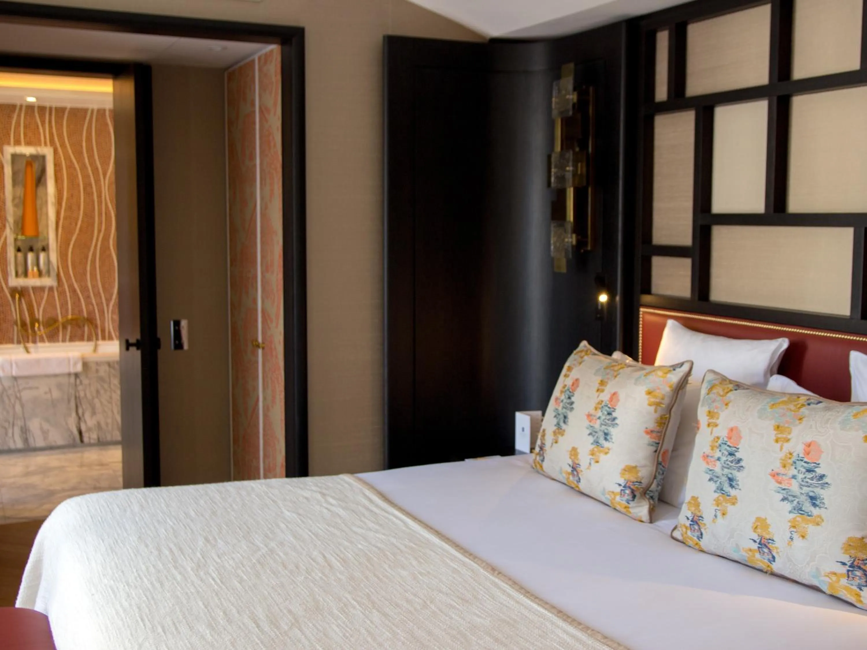 Bedroom, Bed in Hôtel De Sers Champs Elysées Paris