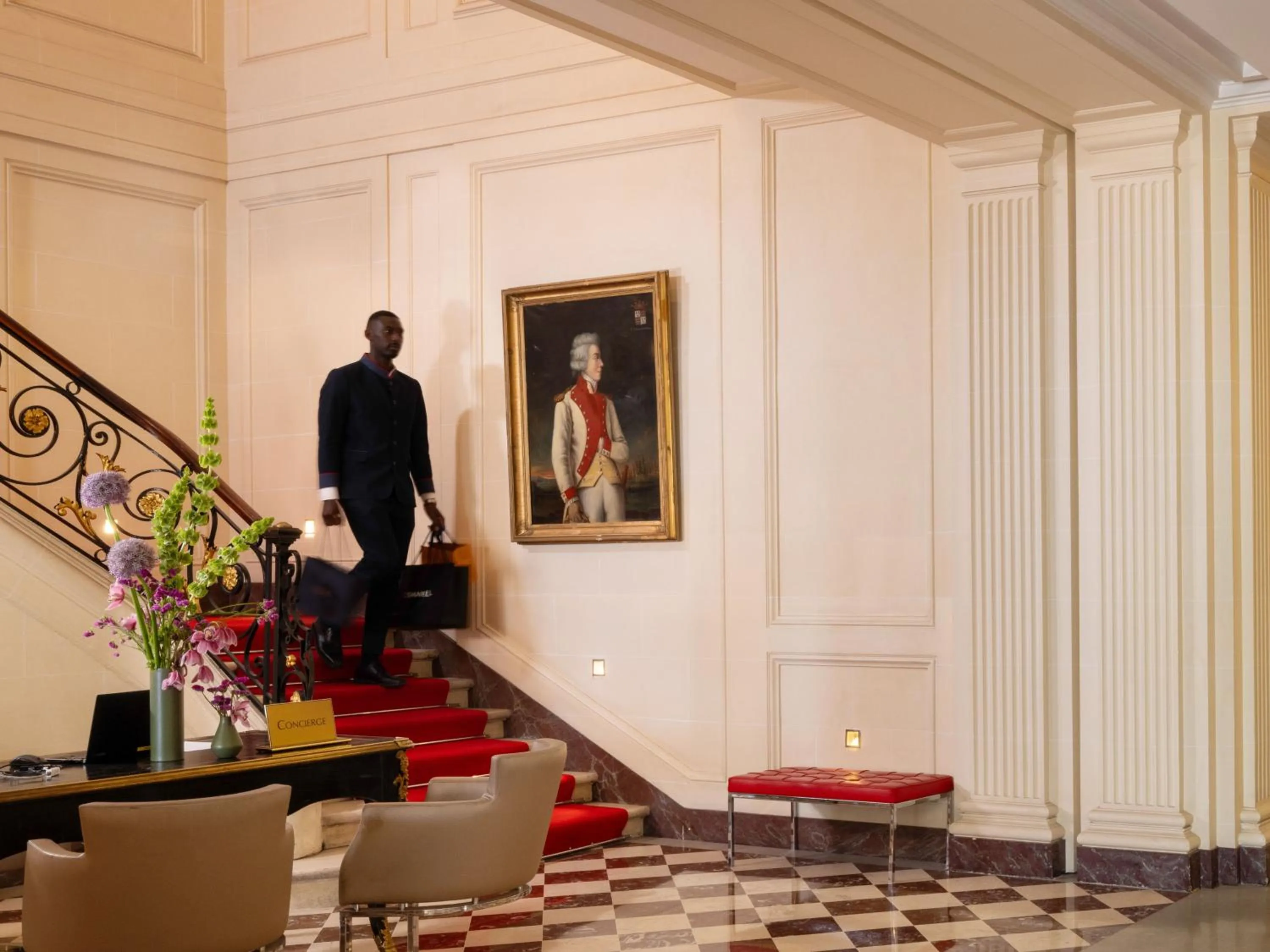 concierge in Hôtel De Sers Champs Elysées Paris