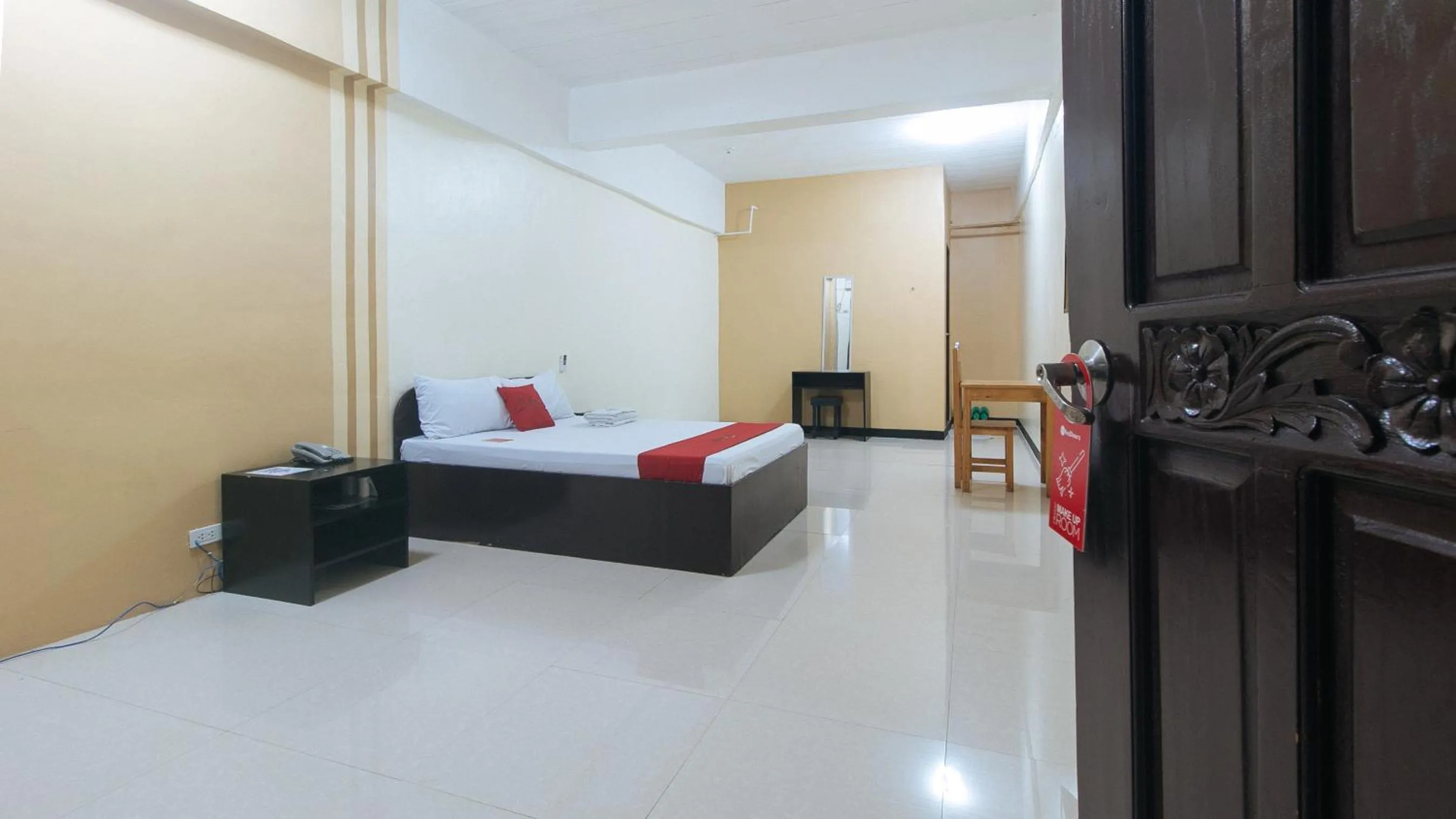 Bedroom, Bed in RedDoorz near SM City Muntinlupa