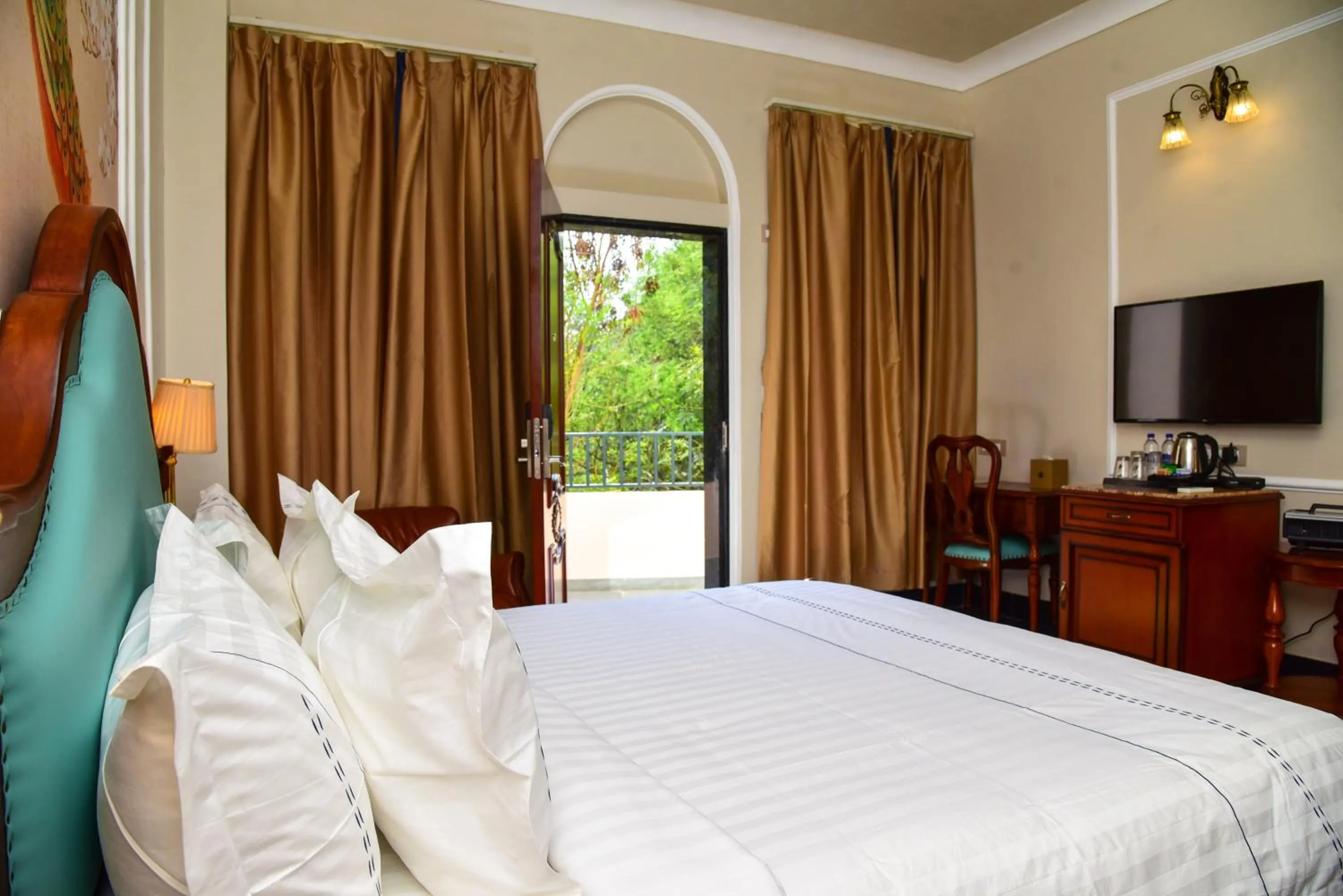 Bed in Jhadol Vijay Vilas Near Lake Pichola