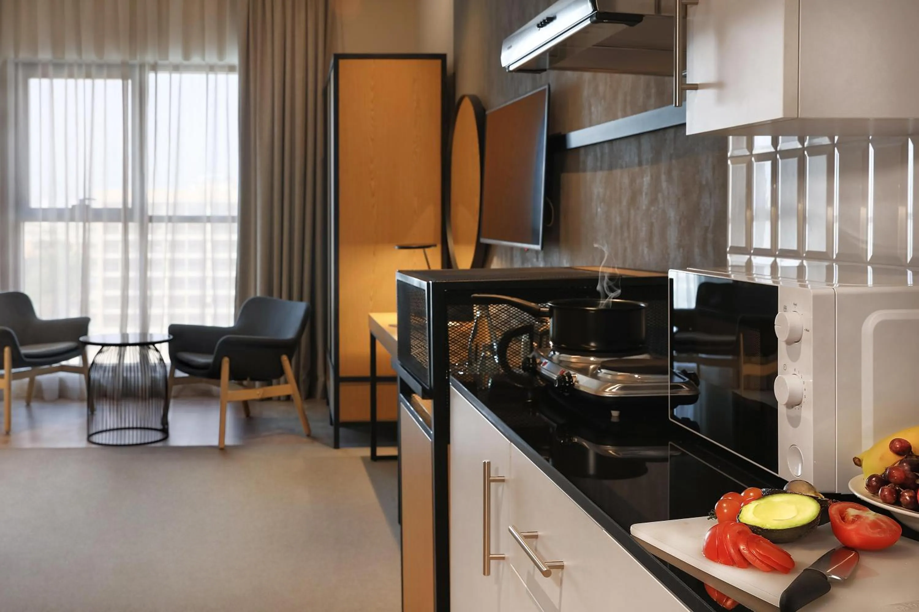 Kitchen or kitchenette in JA The Manor Hotel, Dubai