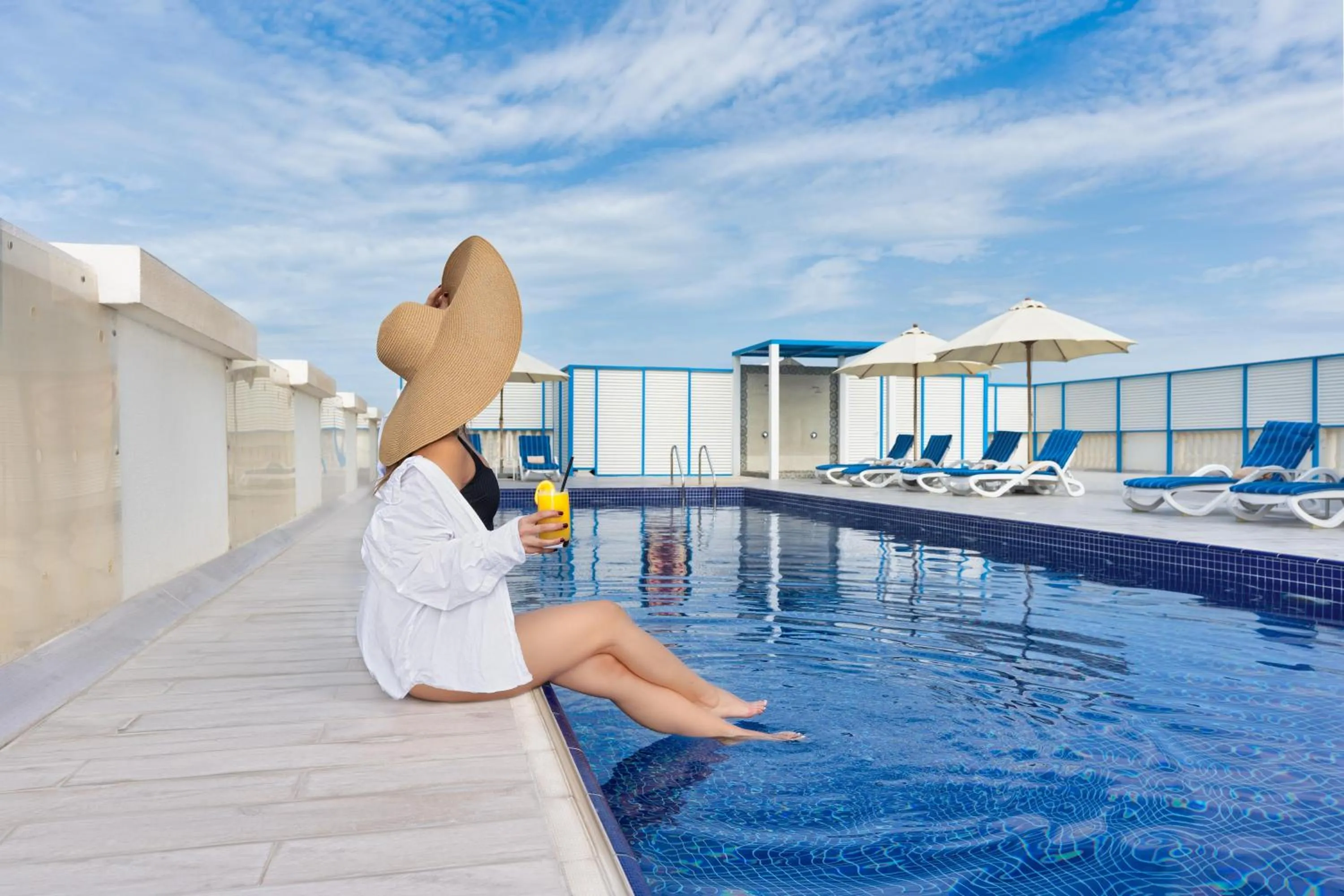 Swimming pool in JA The Manor Hotel, Dubai