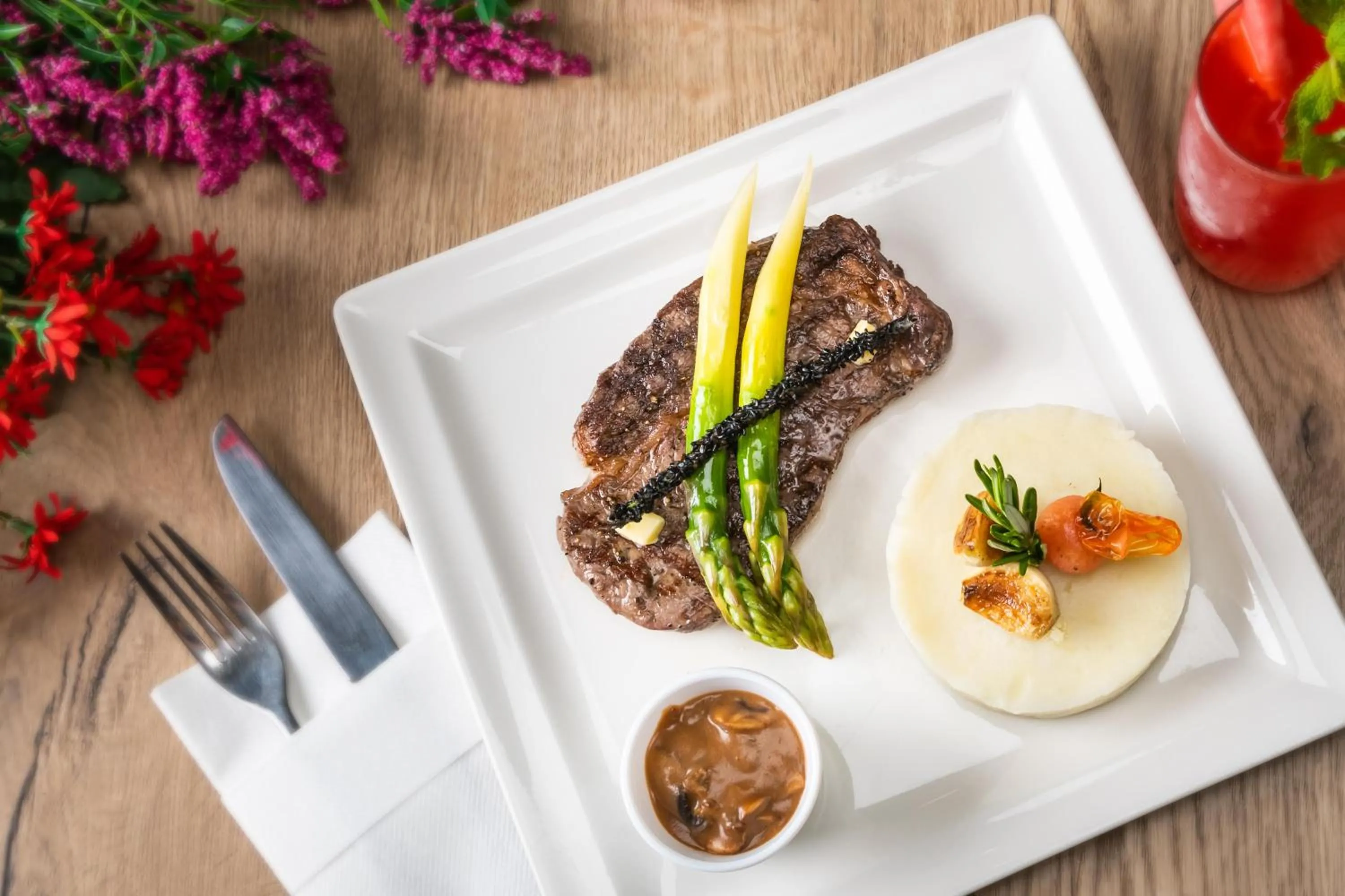 Restaurant/places to eat in JA The Manor Hotel, Dubai