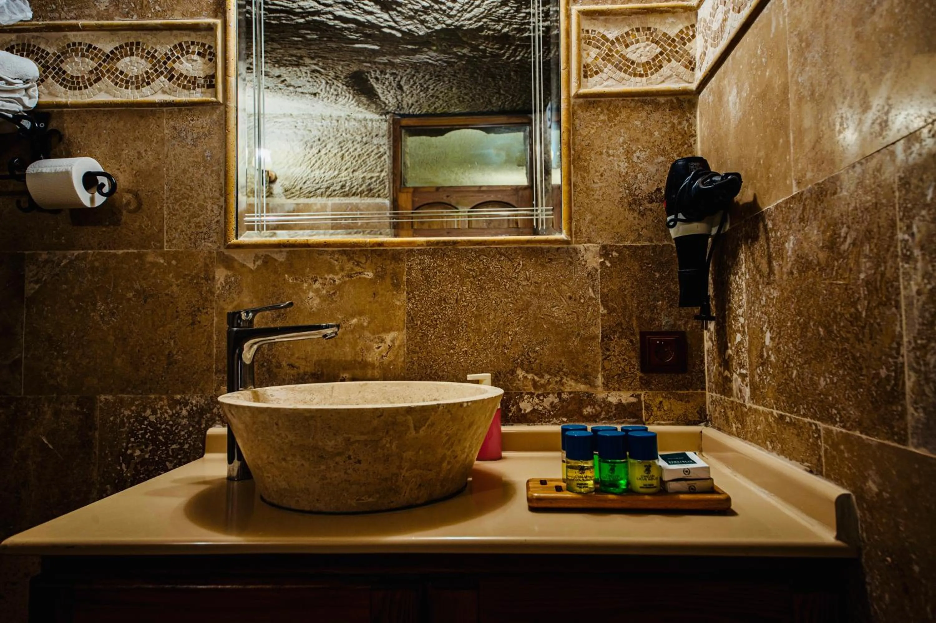 Bathroom in Chelebi Cave House