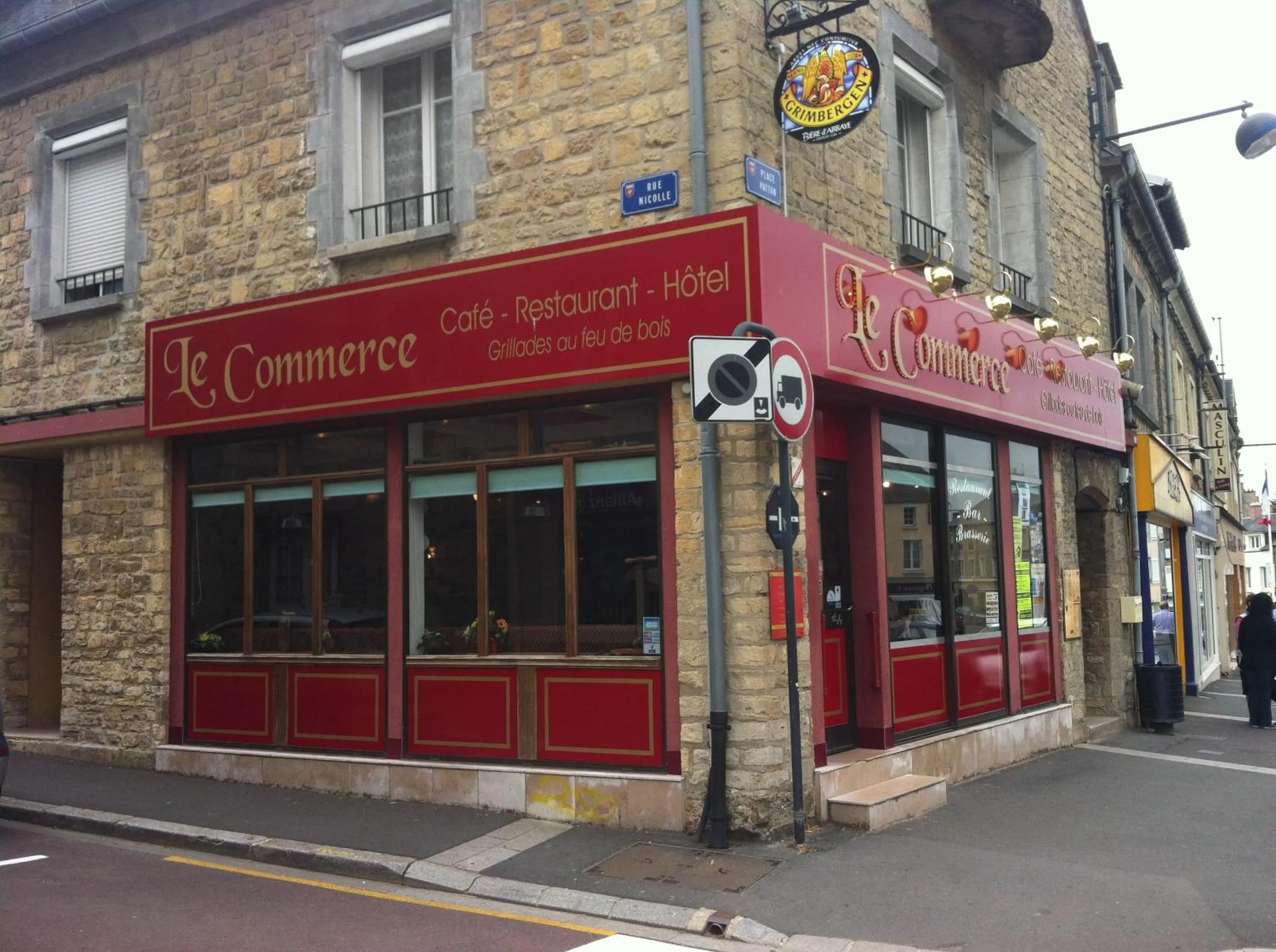 Facade/entrance in Le Commerce