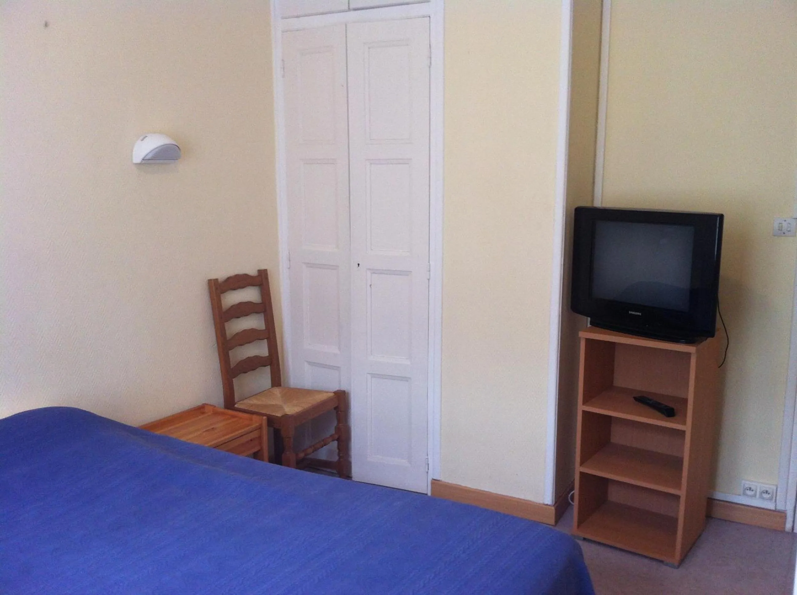 Bedroom in Le Commerce