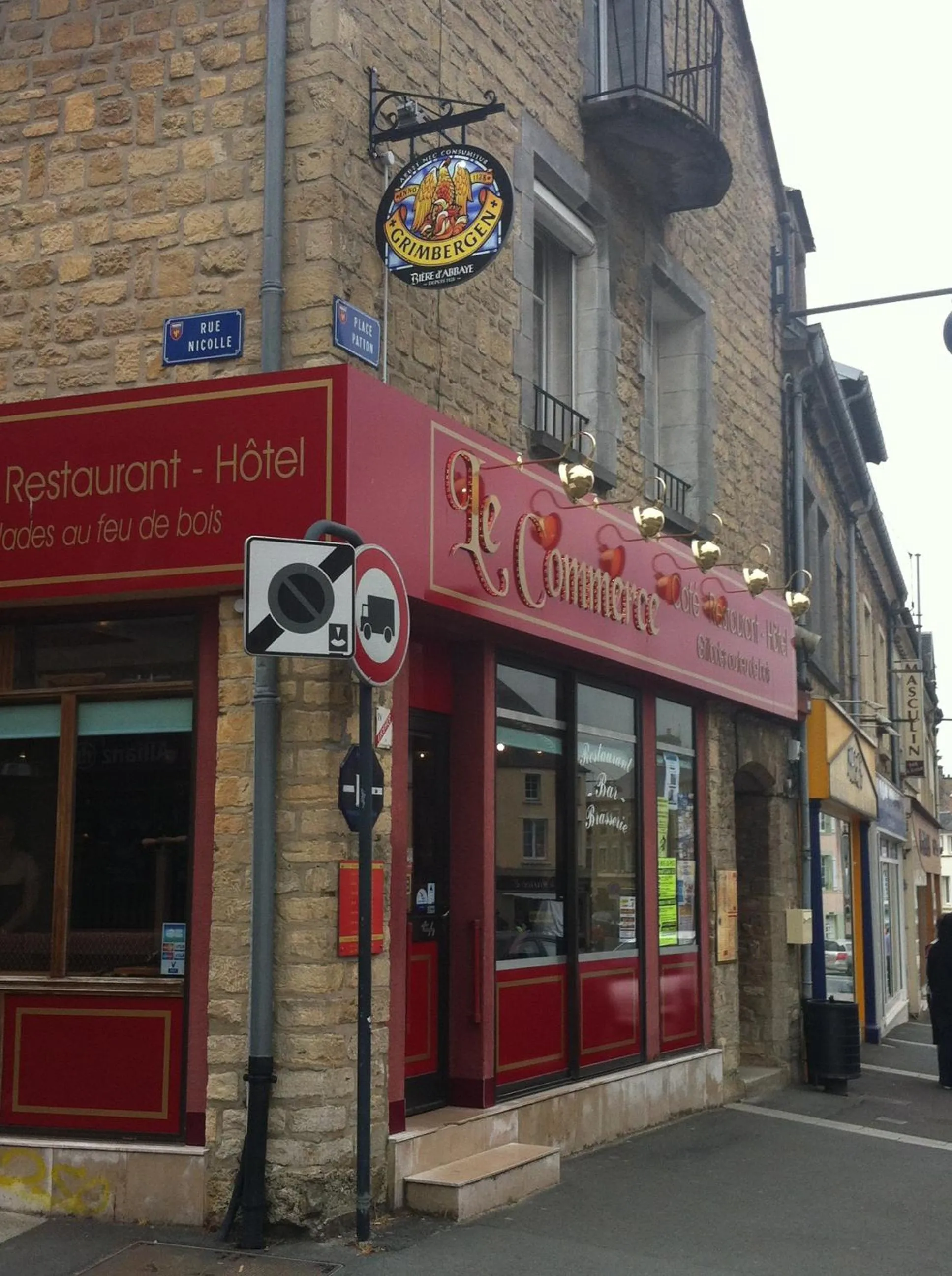 Facade/entrance in Le Commerce