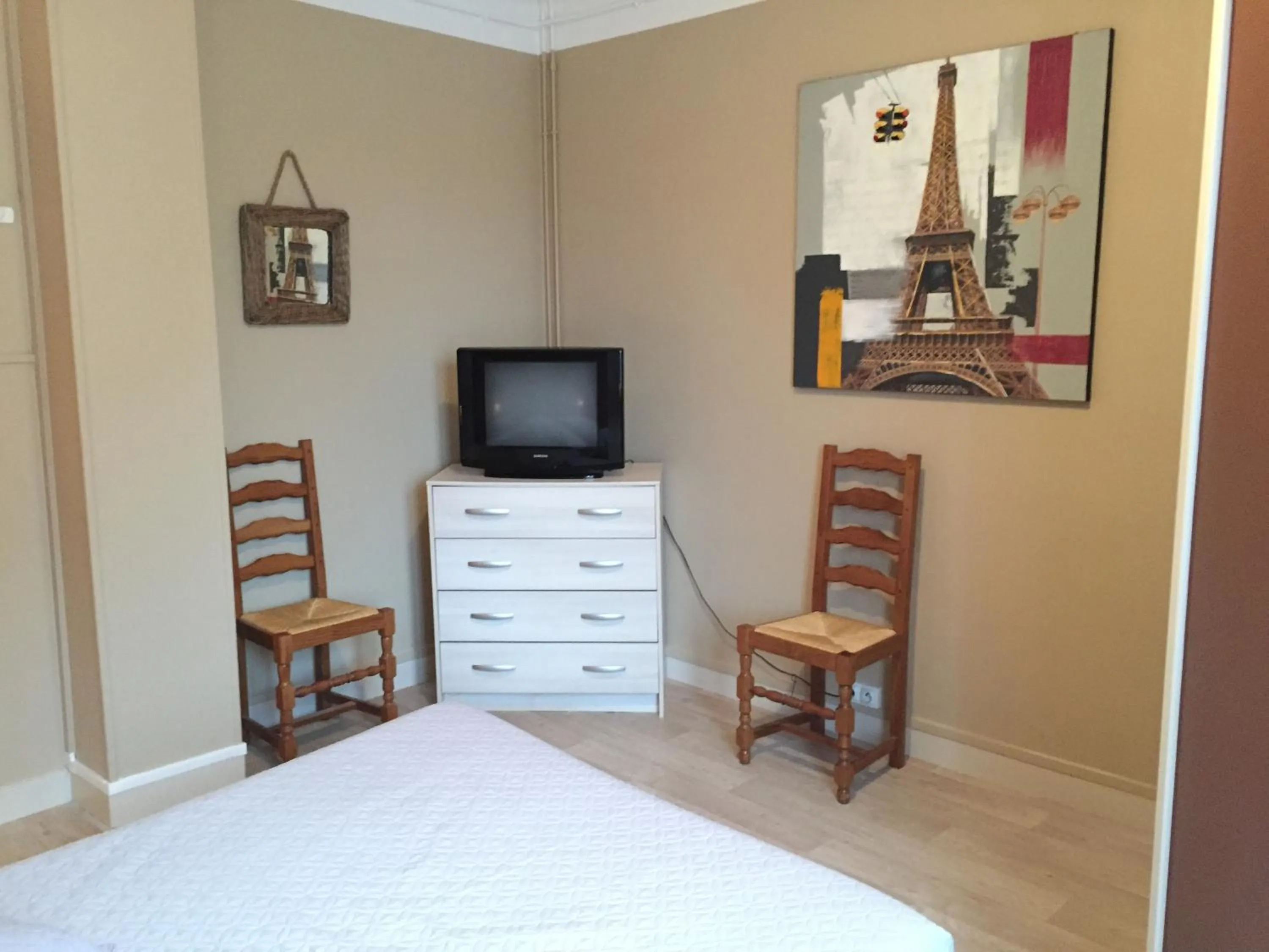 TV and multimedia in Le Commerce