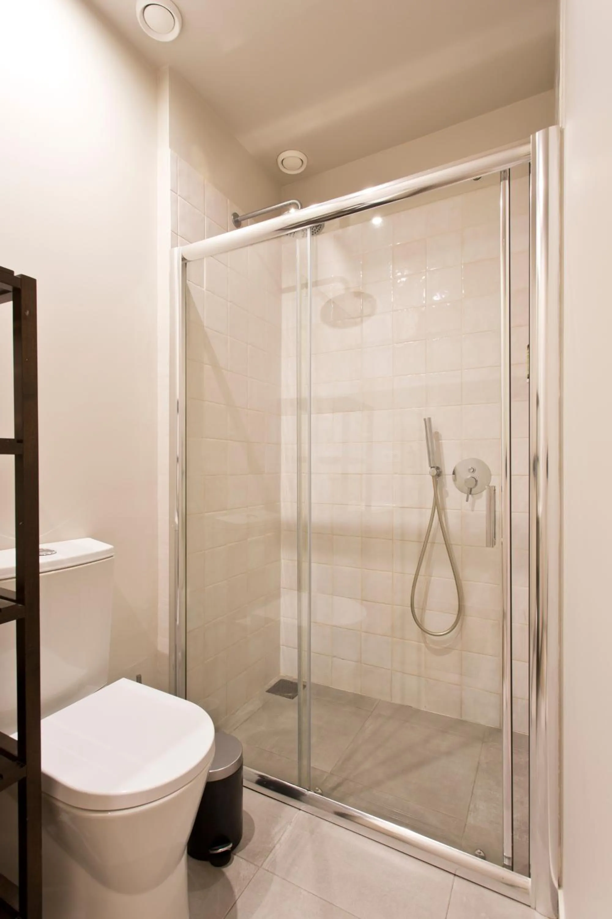 Shower in RVA - Porto Central Flats