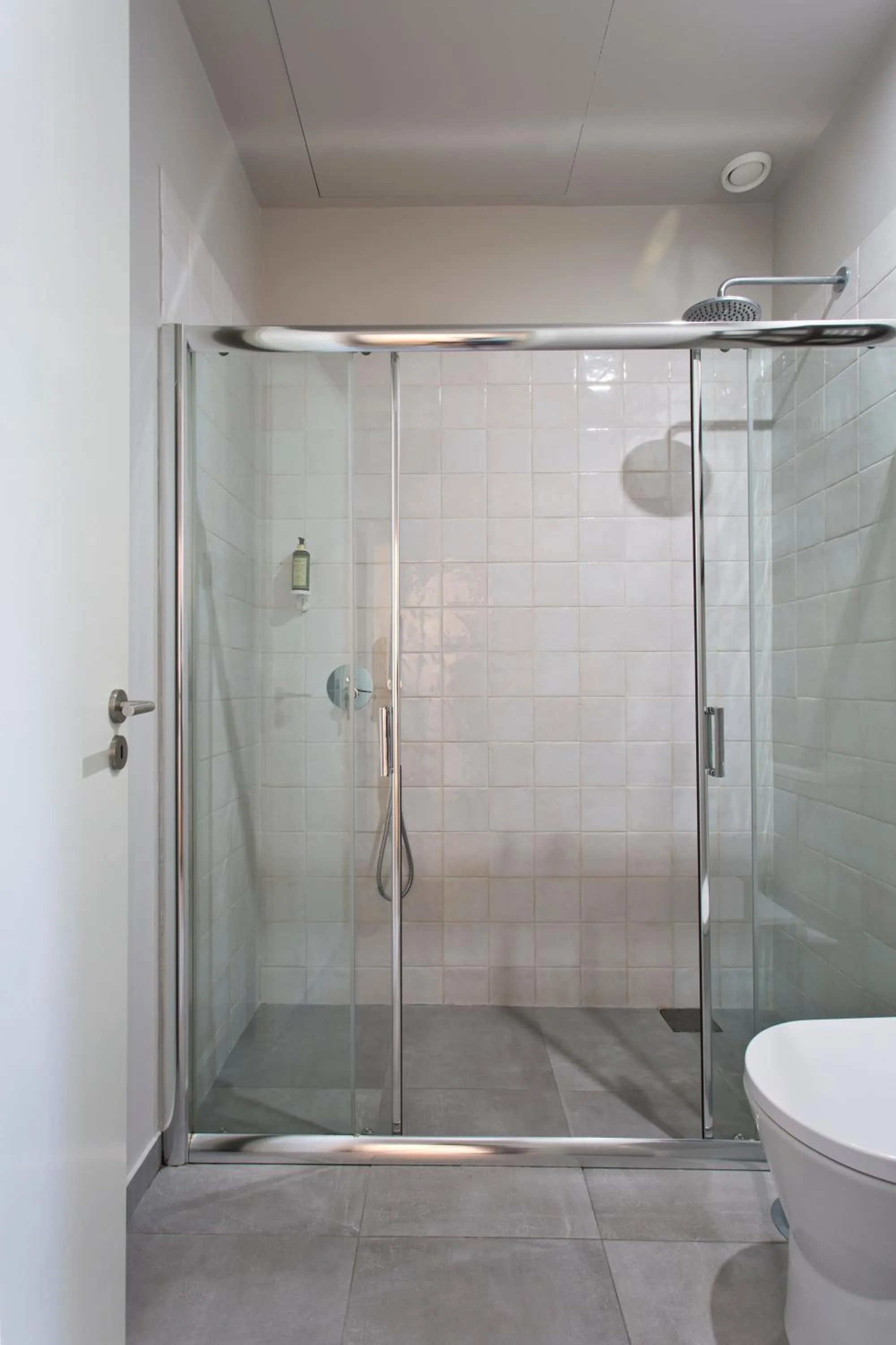 Shower in RVA - Porto Central Flats